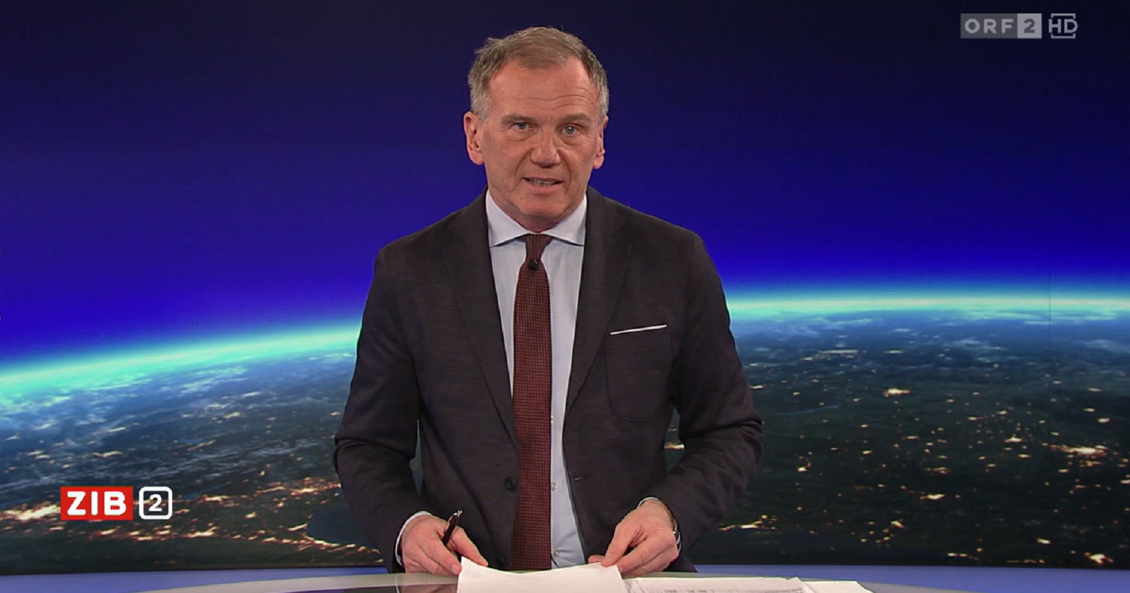 Armin Wolf im Studio der ZIB2