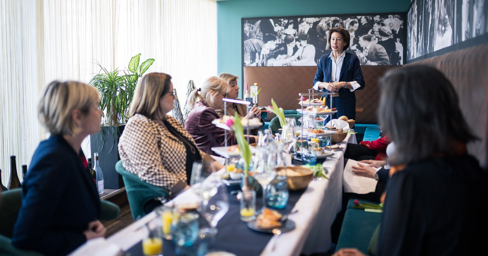 Hochkarätig besetzte Frauenrunde diskutiert die Situation von Frauen in der Wirtschaft | Credit: Weekend Magazin/Max Mayrhofer