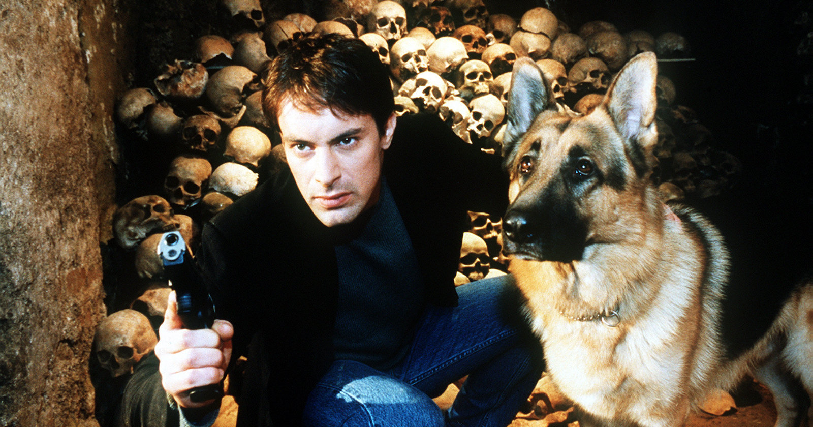 Gedeon Burkhard mit Schäferhund "Rex" in den Nullerjahren.