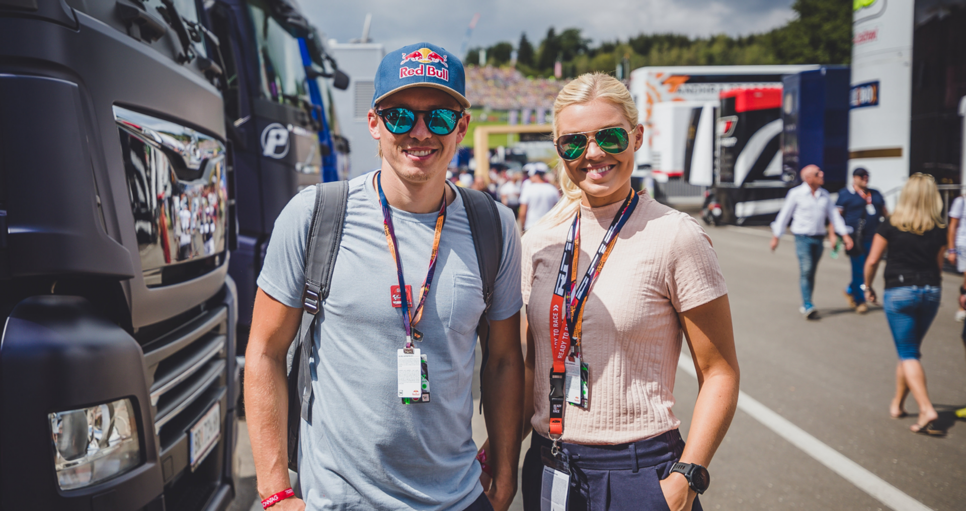 Henrik Kristoffersen beim Formel-1-Rennen mit Freundin Tonje Barkenes