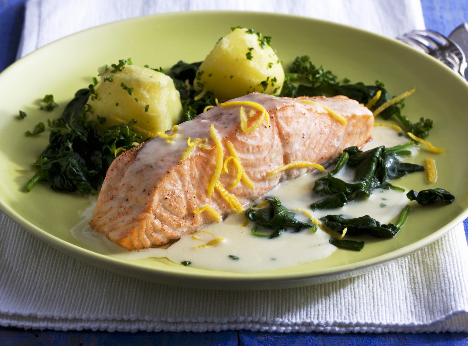 Lachs mit Kartoffeln und Rahmspinat