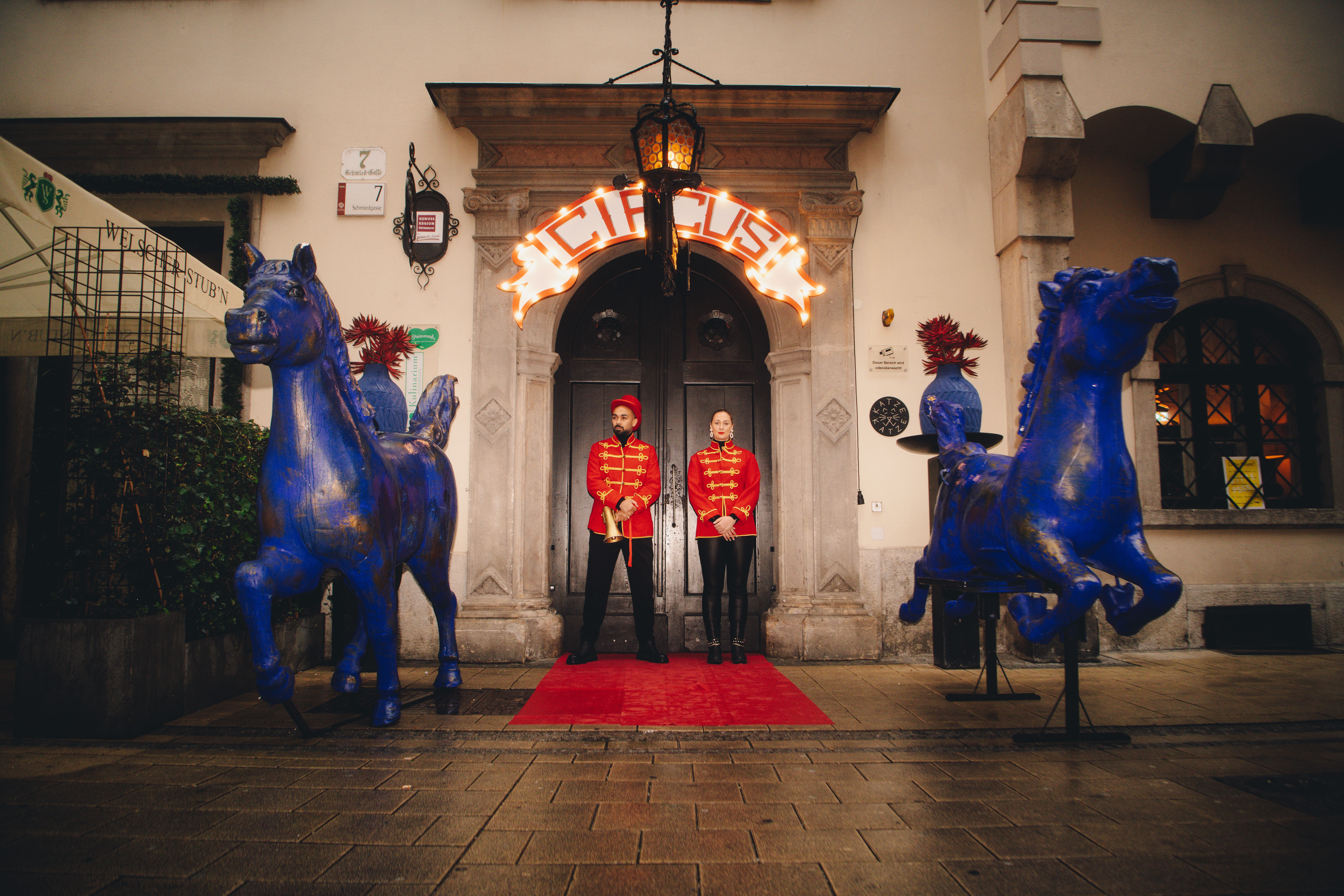 Der Eingang zum "Katze Katze"-Zirkus