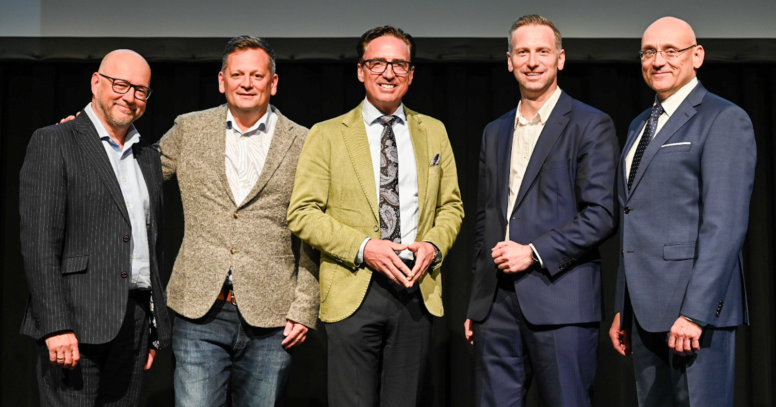 Fünf Referenten und Gastgeber des Helvetia Business Day 2023 | Credit: Christian Dusek/Helvetia