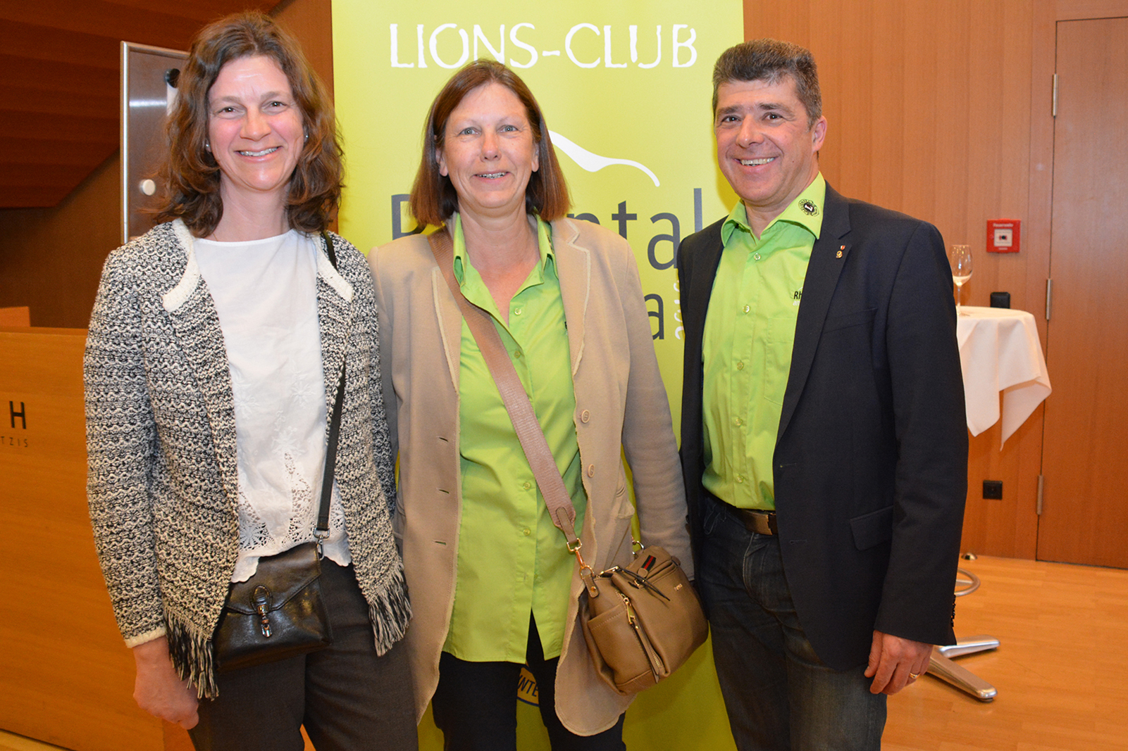 Barbara Ender, Clubsekretärin Gaby Drexel, LAbg. Clemens Ender (v. li.).