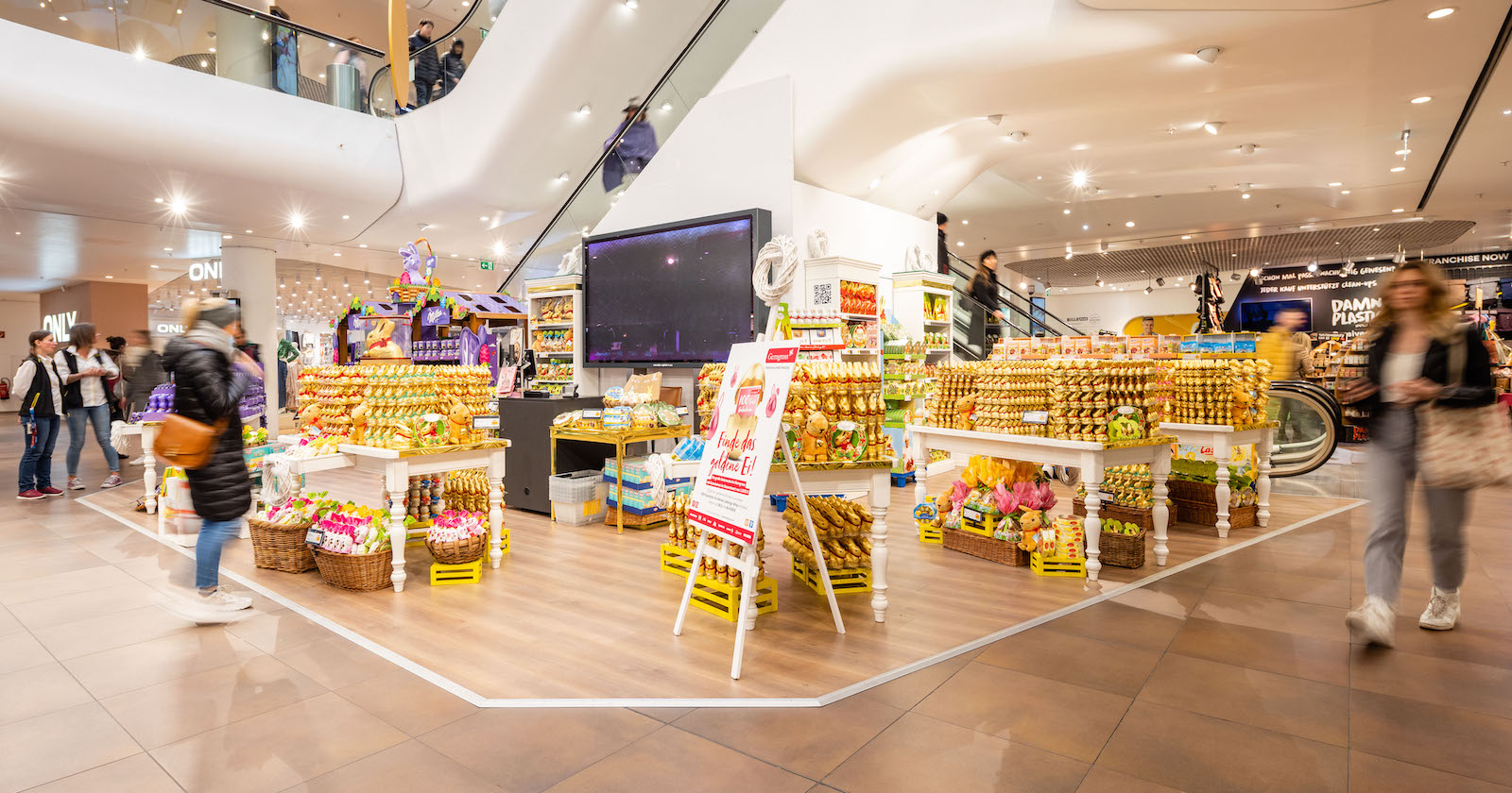 Osterei-Gewinnspiel und Osterartikel im Kaufhaus Gerngross | Credit: DIVISION4 Robert Fritz