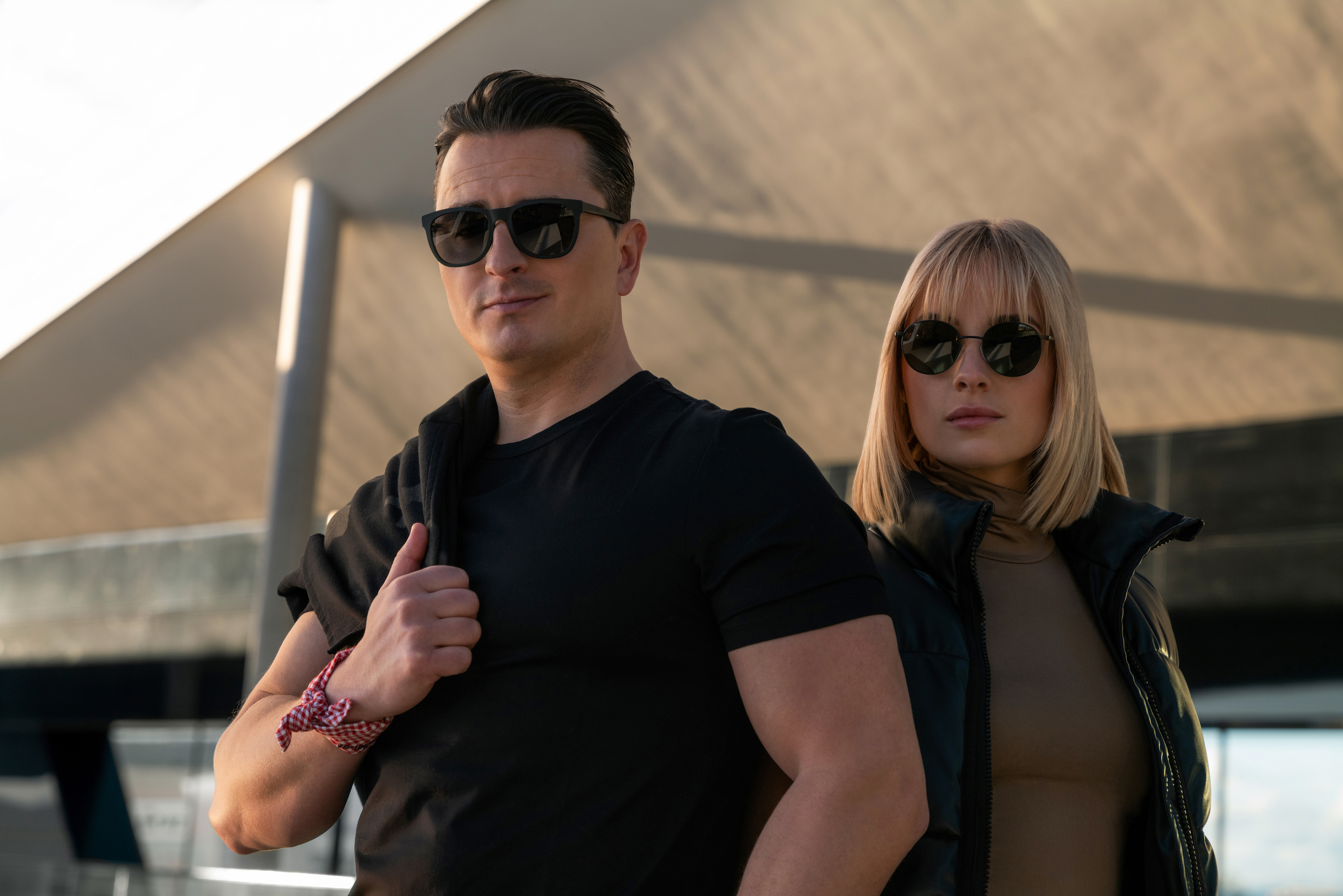 Gabalier präsentiert seine Brillenkollektion gemeinsam mit einer blonden Frau
