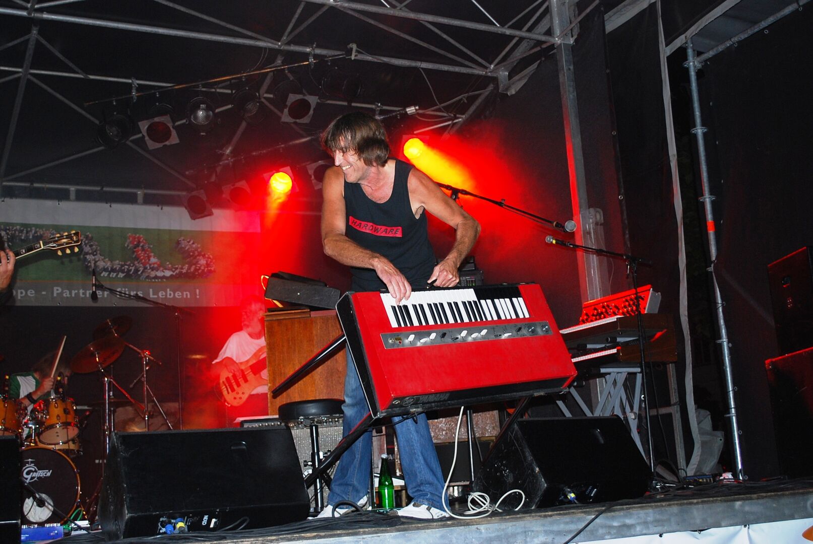 Gert Prix mit Musikinstrument