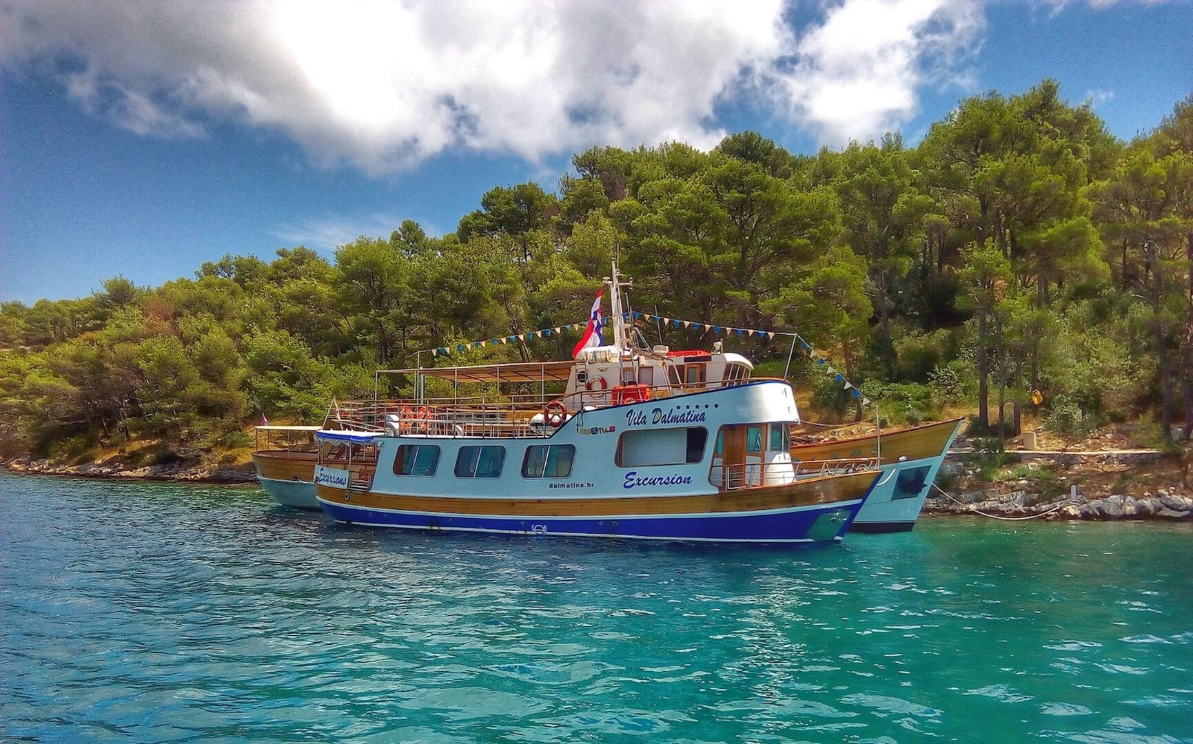 Schiff bei den Kornaten in Kroatien.