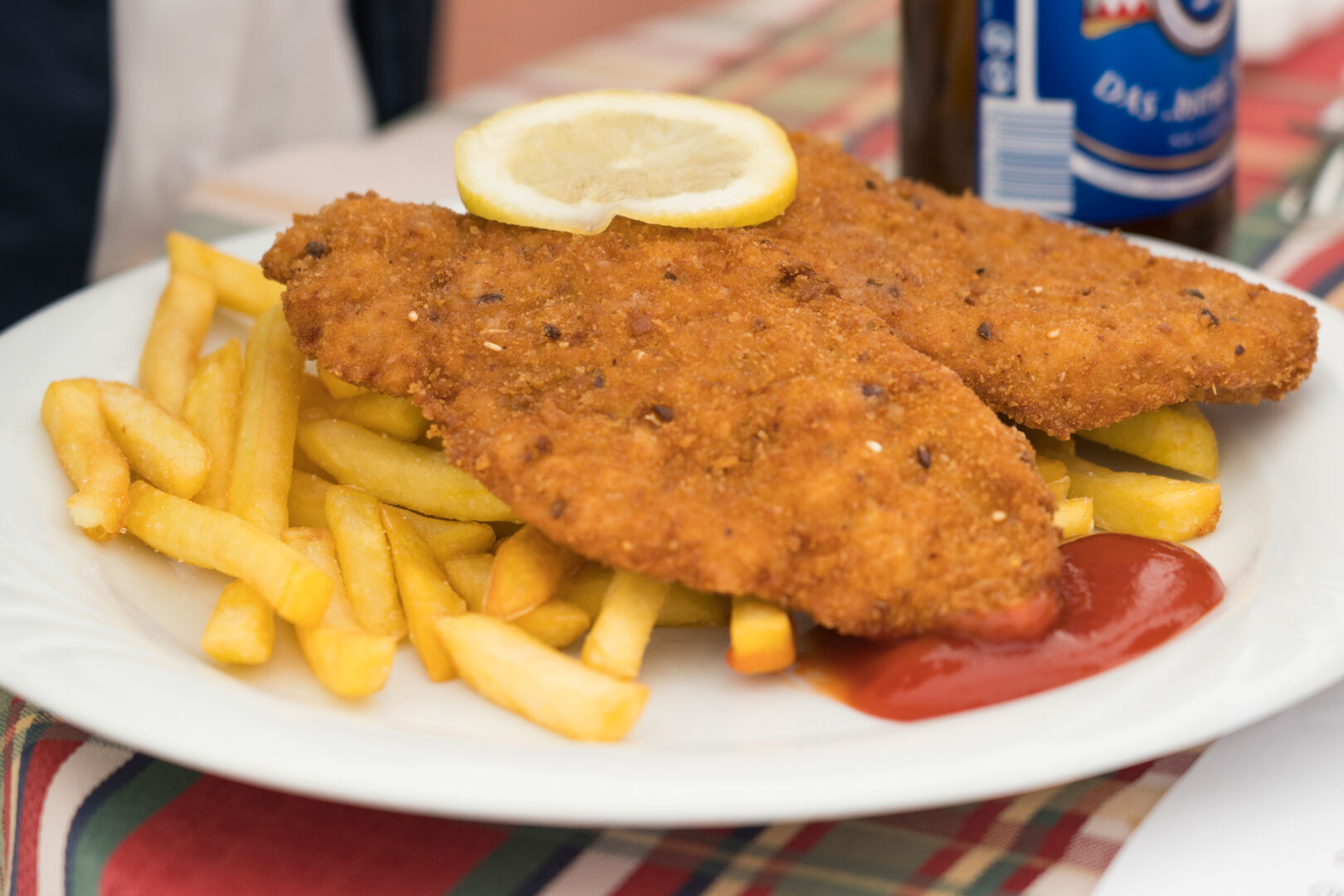 Schnitzel mit Pommes