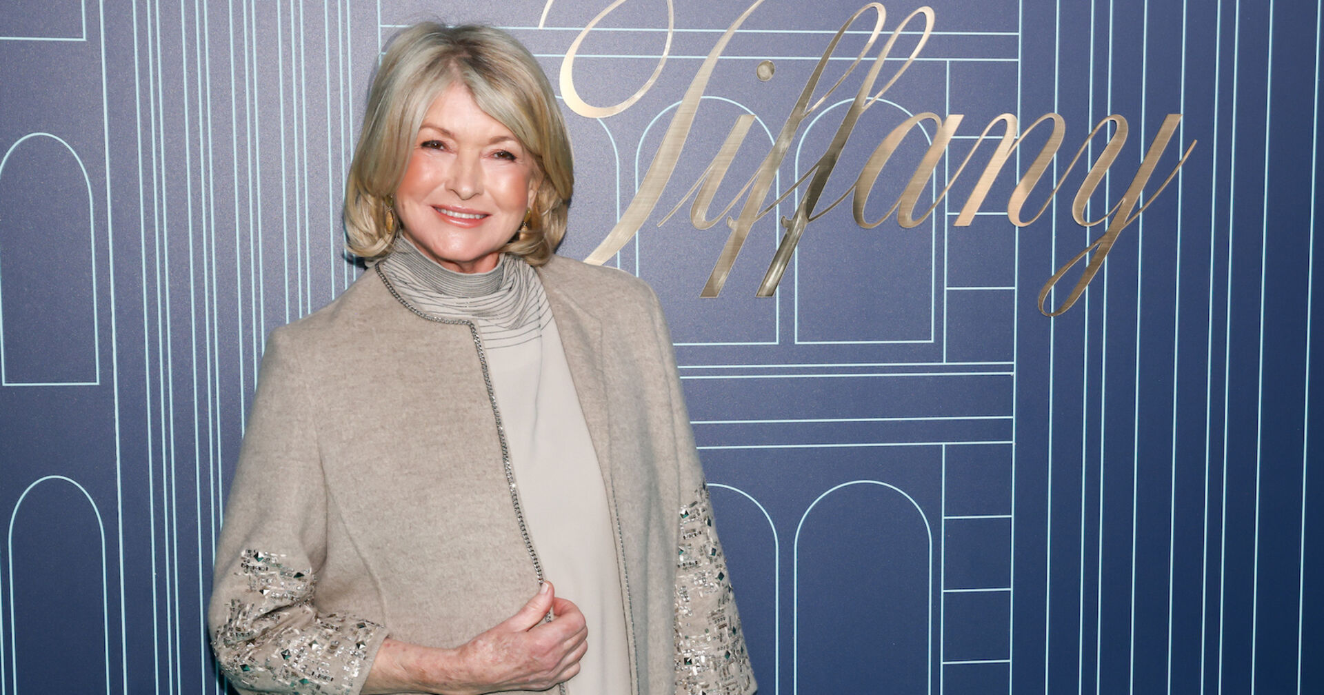 Martha Stewart in eleganter Kleidung bei einem Event.
