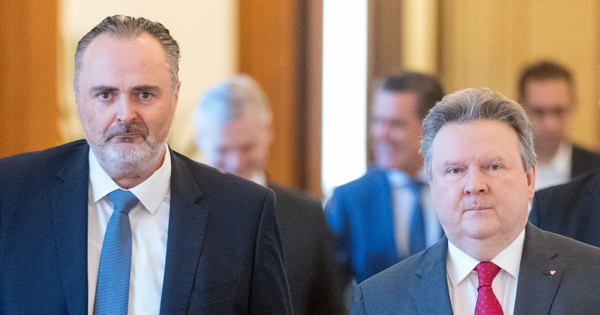 Doskozil und Ludwig nebeneinander im Gehen.