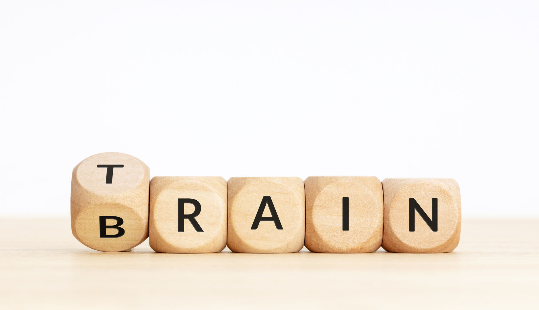 Würfel mit der Aufschrift Train Brain