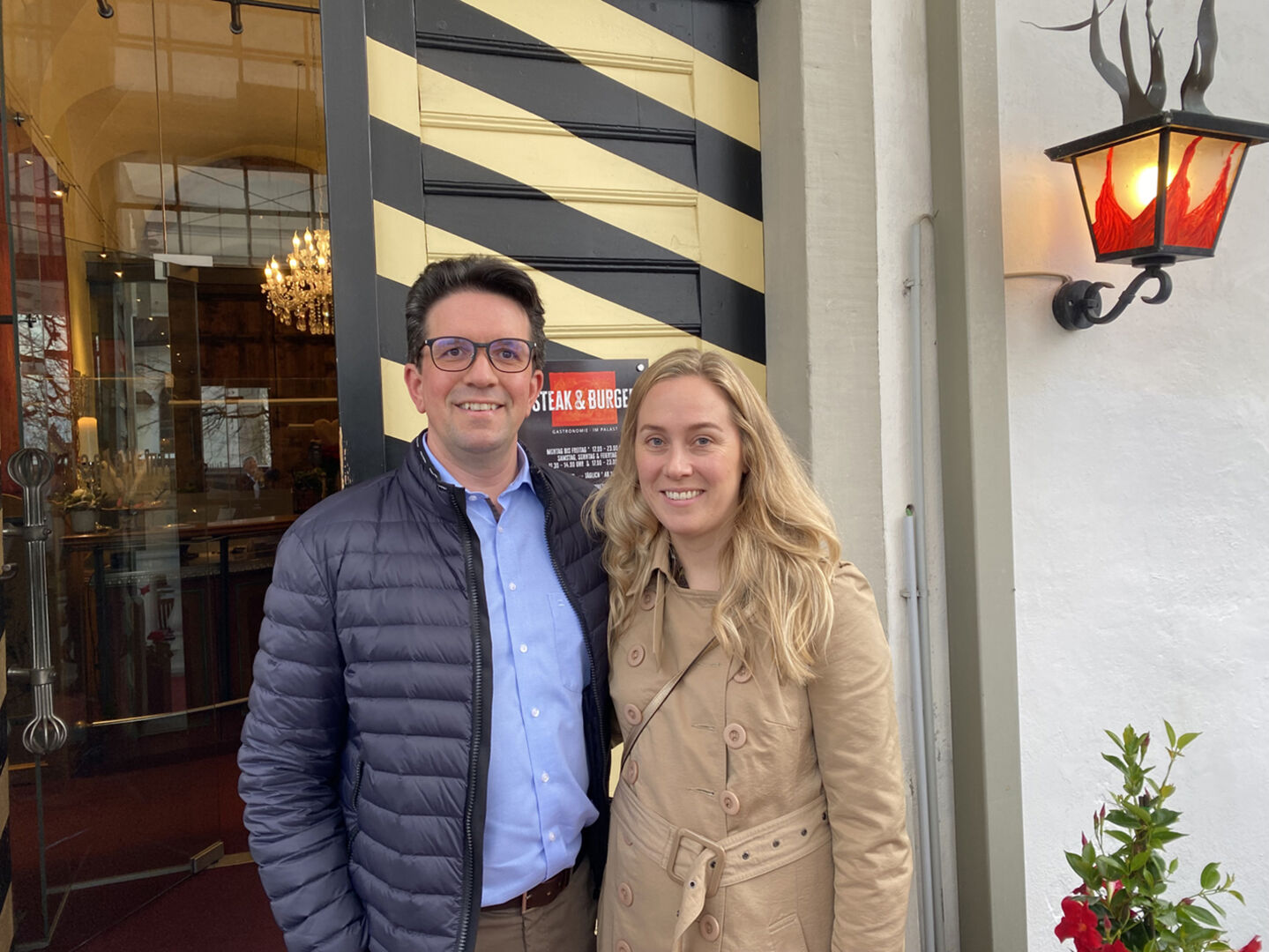 Anwalt Tobias Gisinger (SKBGL Anwälte) mit Martina