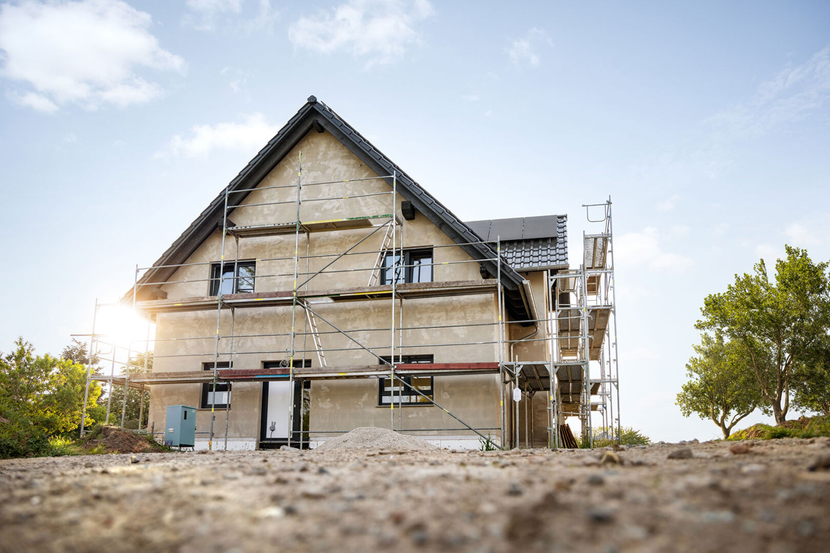Baustelle eines Wohnhauses | Credit: iStock.com/photoschmidt