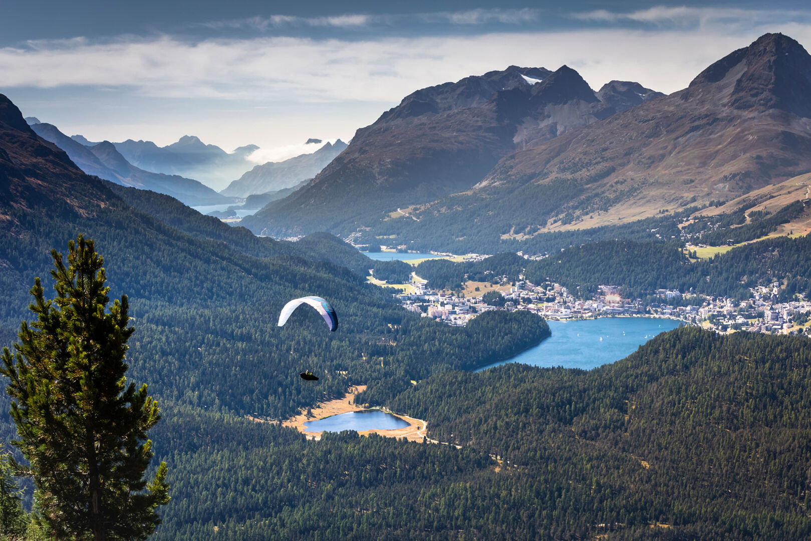 Blick ins Tal vom Muottas Muragl | Credit: iStock.com/agustavop