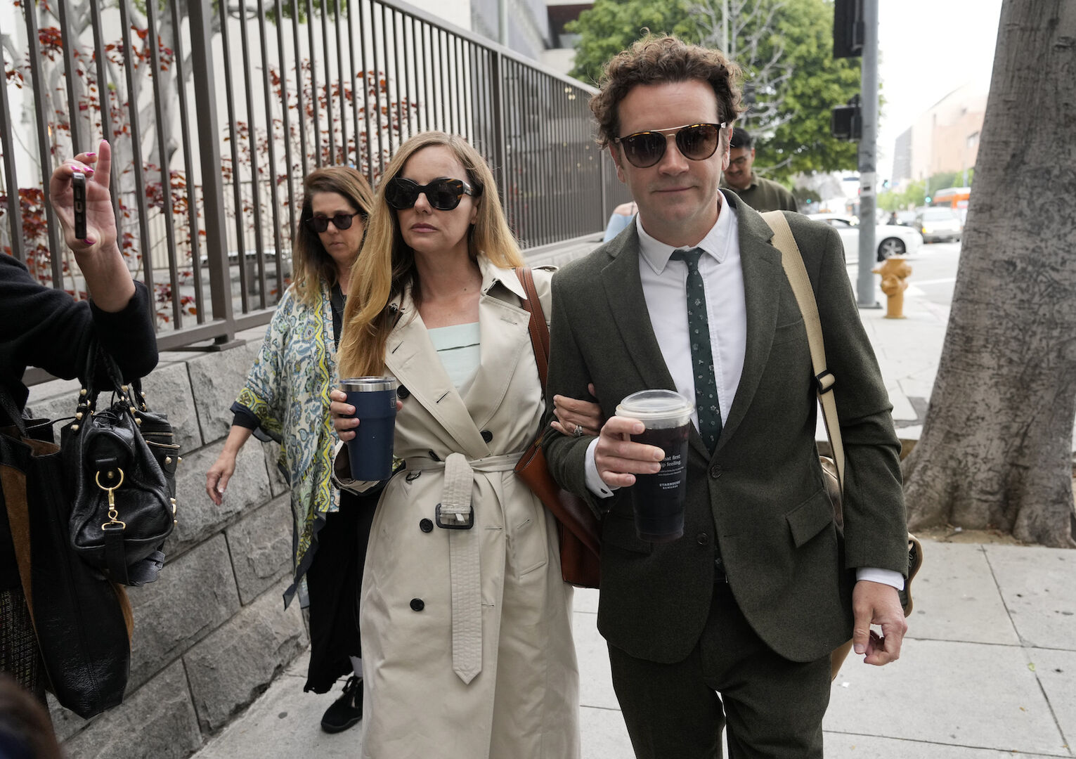 Danny Masterson und seine Frau Bijou Phillips gehen zum Gericht.