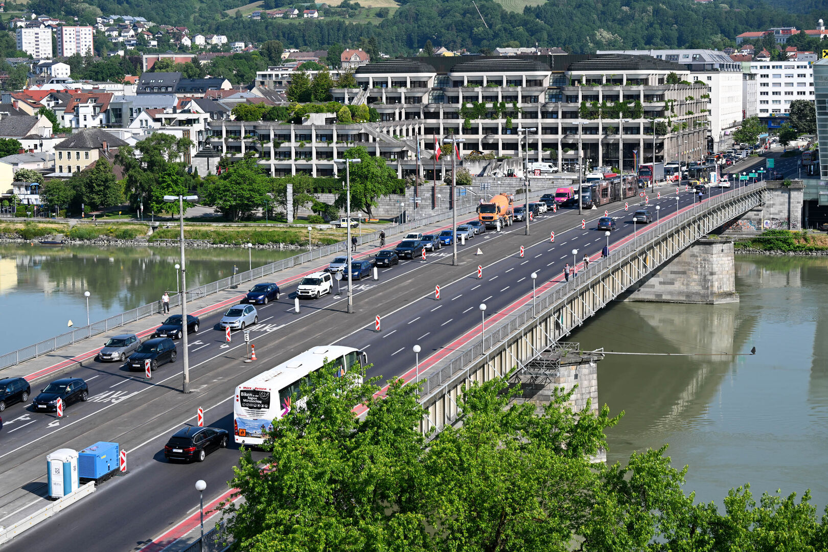 Stau: Linz Nibelungenbrücke