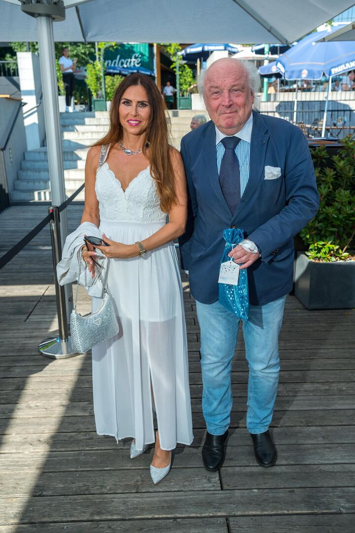 Auf "Mausis" Geburtstagsfeier: Friedrich Schiller mit Tatjana.