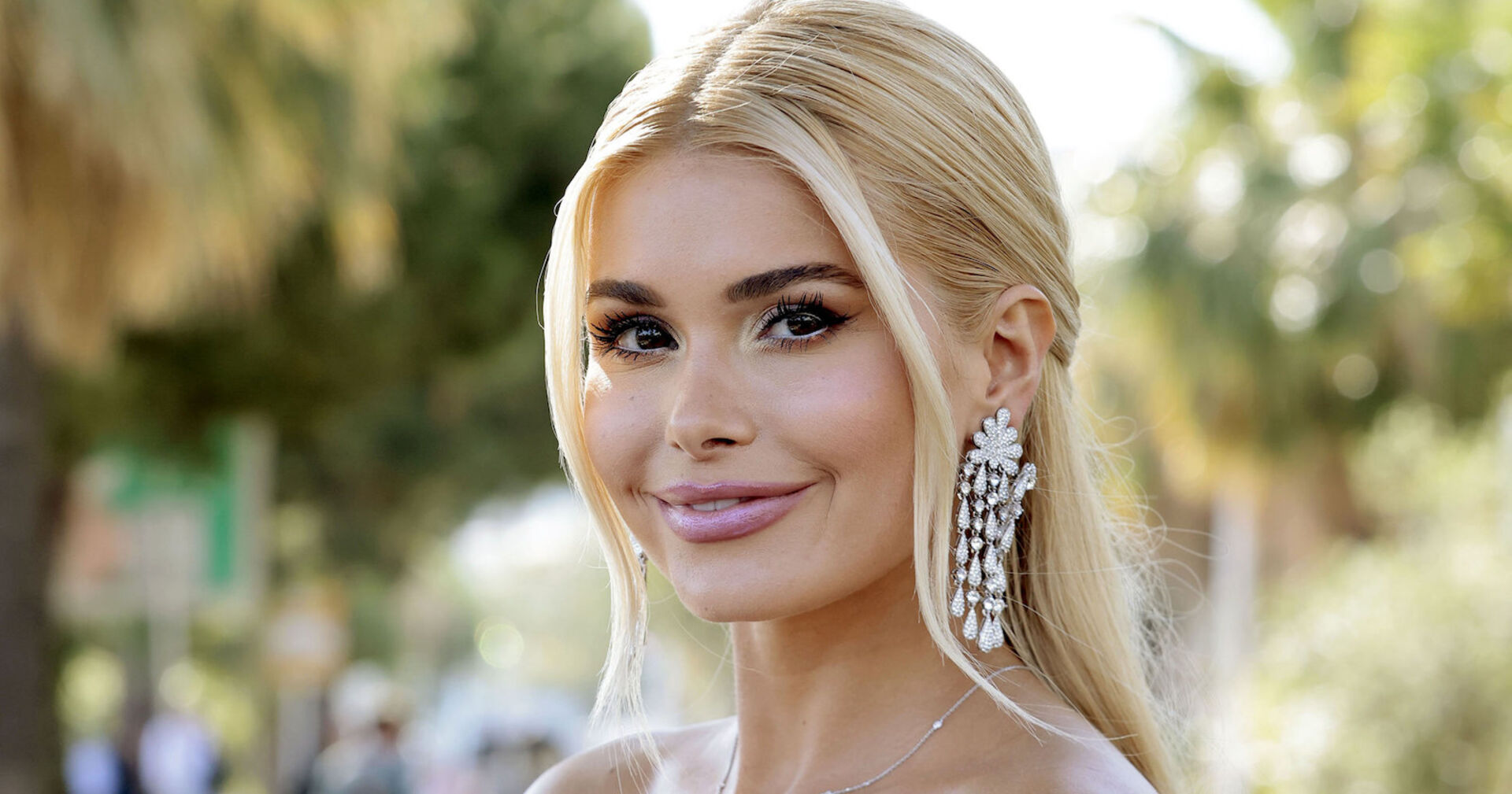 Pamela Reif lächelt