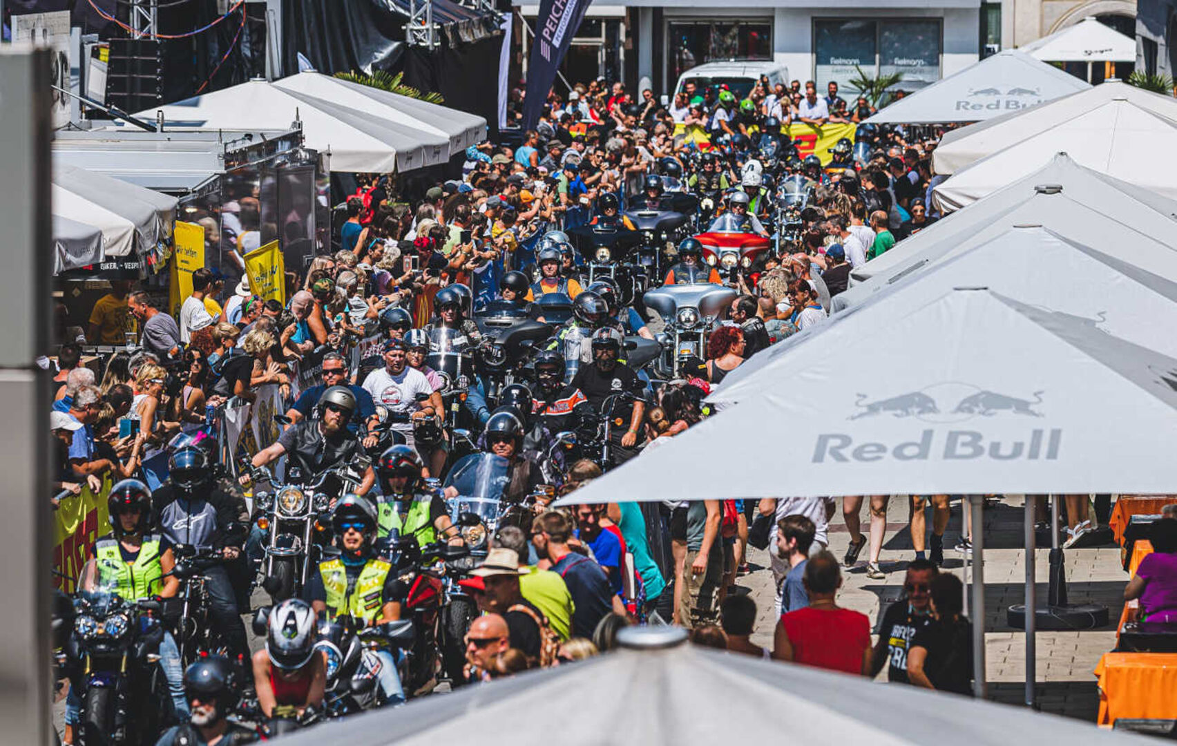 Paradestraße bei IRON ROAD FOR CHILDREN