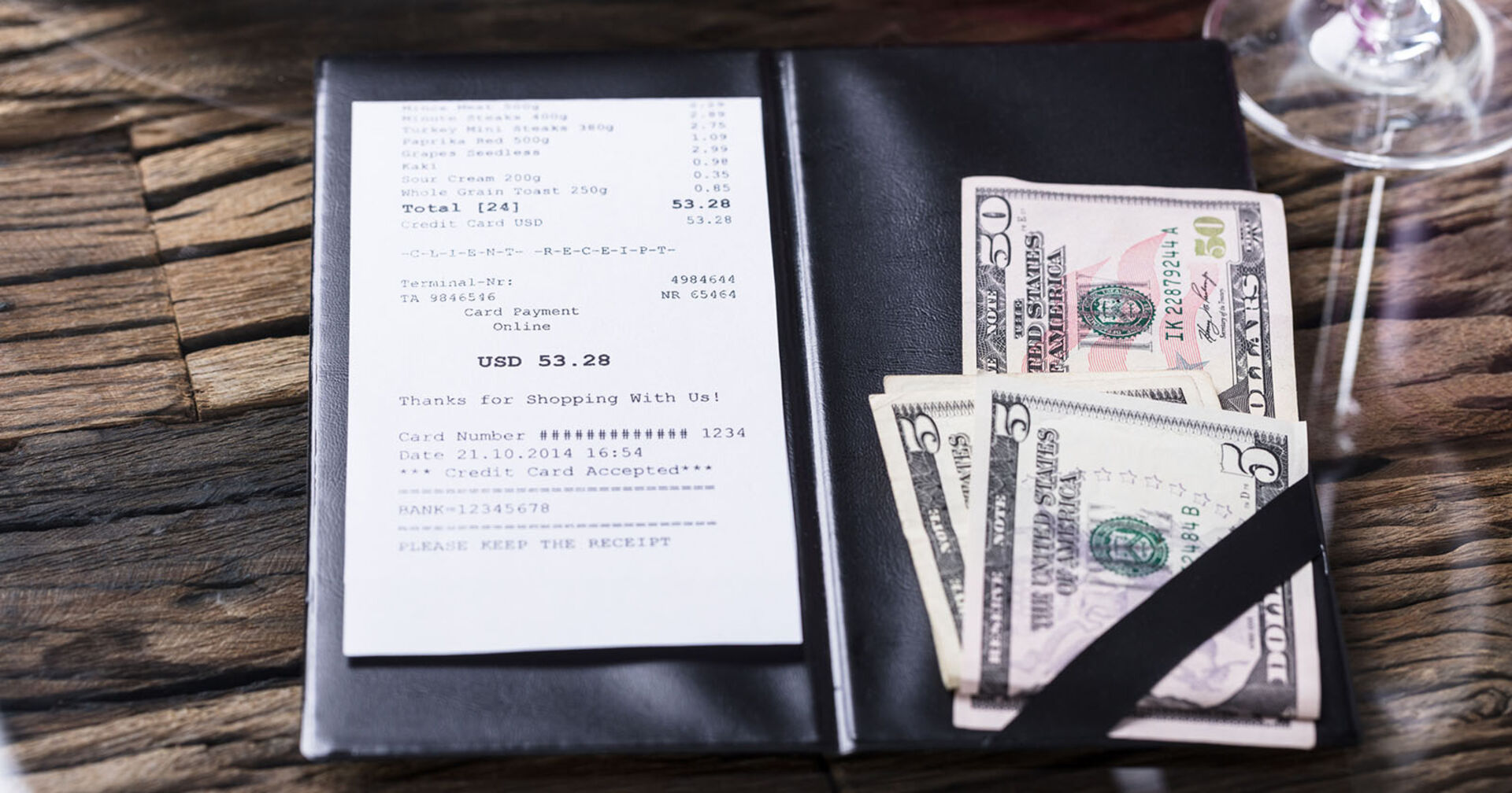 Restaurant-Rechnung mit Trinkgeld