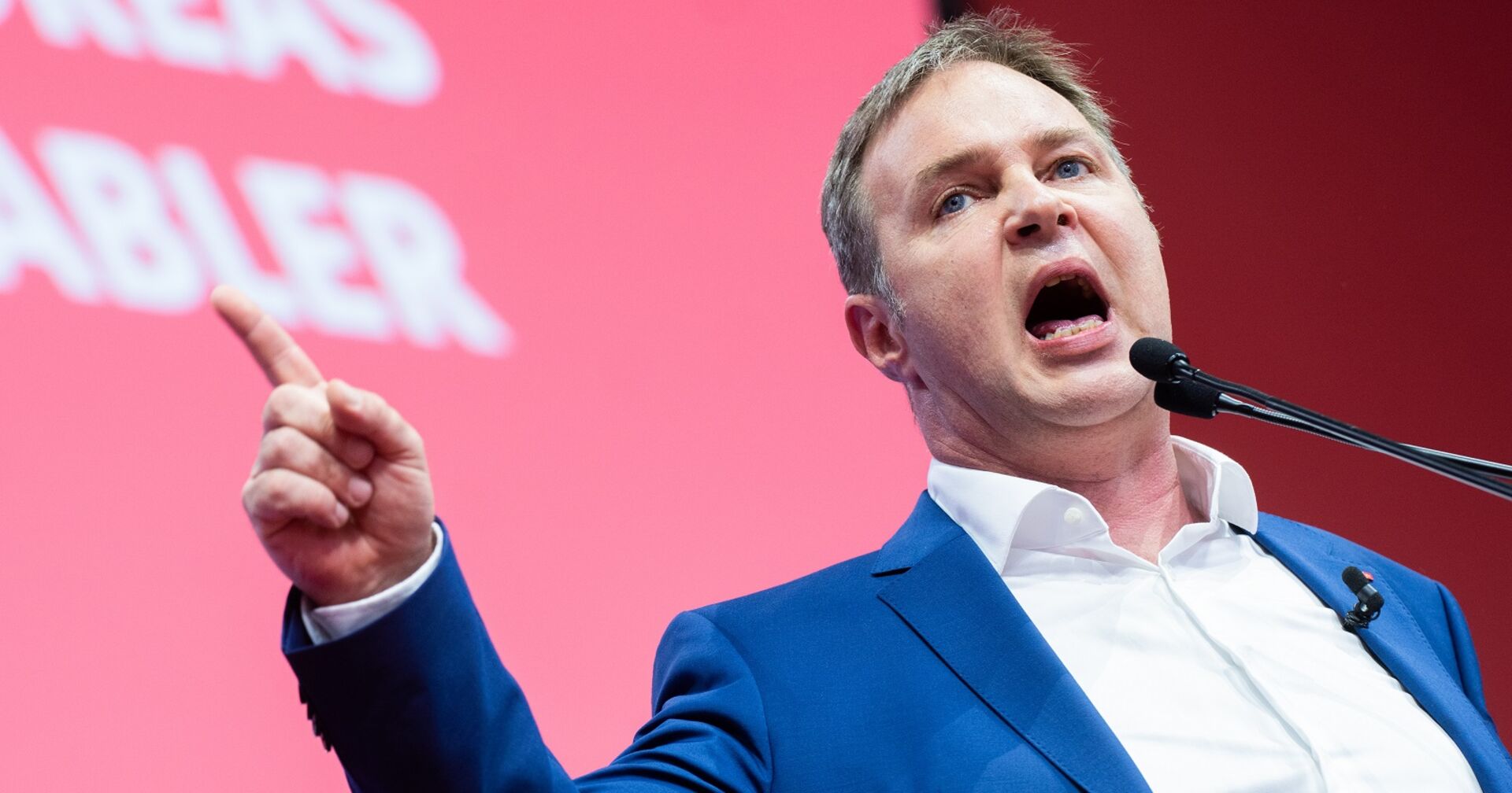 Der Traiskirchener Bürgermeister Andreas Babler während seiner Rede am Samstag, 03. Juni 2023, im Rahmen eines außerordentlichen Bundesparteitages der SPÖ in Linz