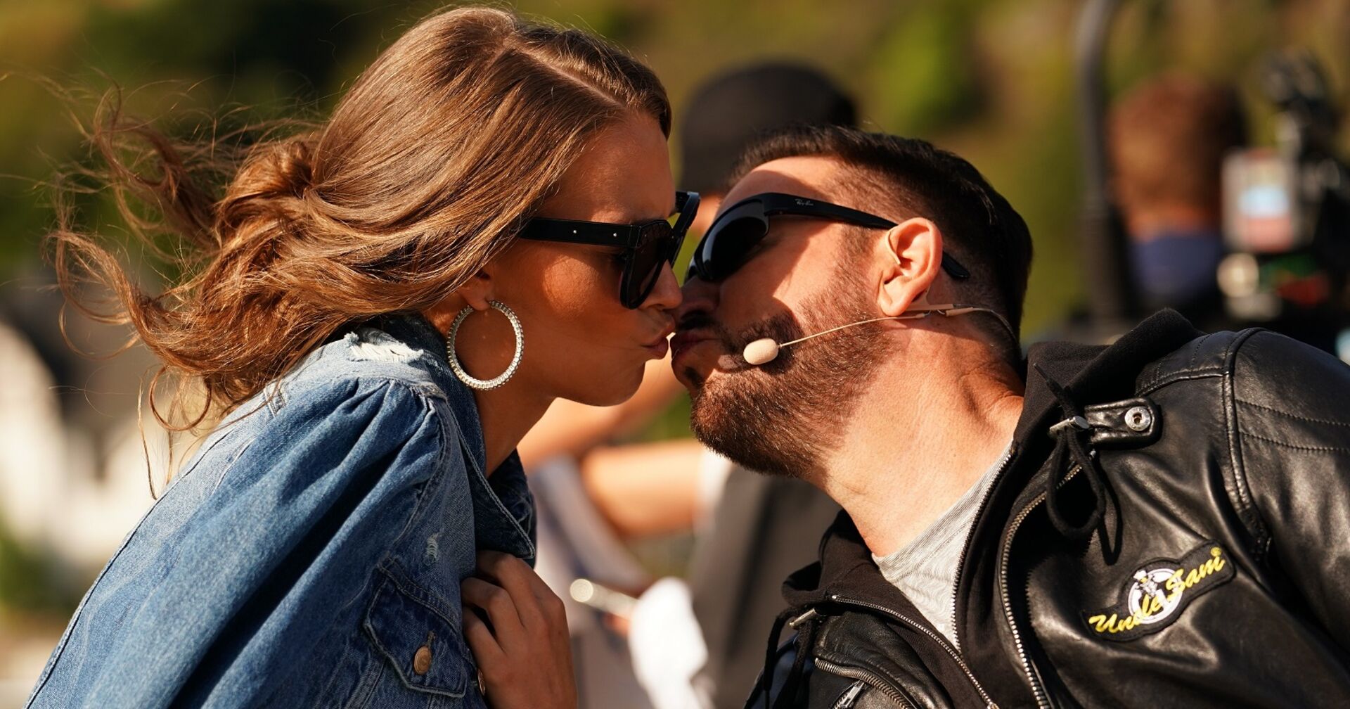 Laura und Michael Wendler küssen sich