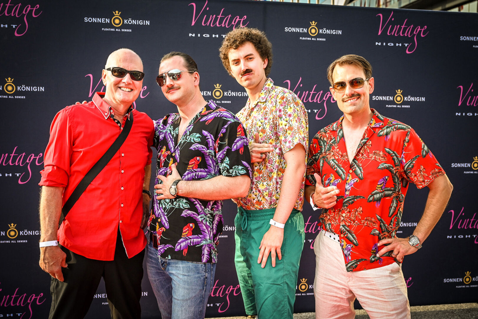 In Disco-Party-Laune: Hans-Peter Hefti, Jan Loy, Simon Göggel und Christian Heinrich