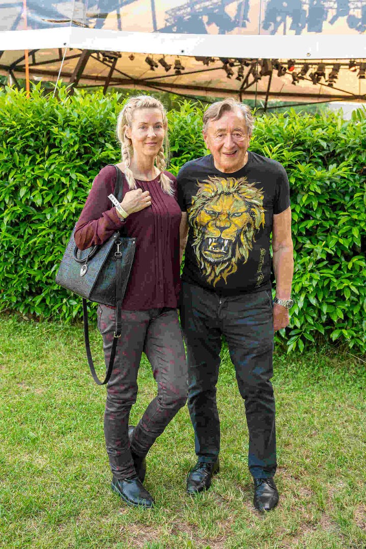 Richard Lugner und "Bienchen" Simone bei einer Premiere.