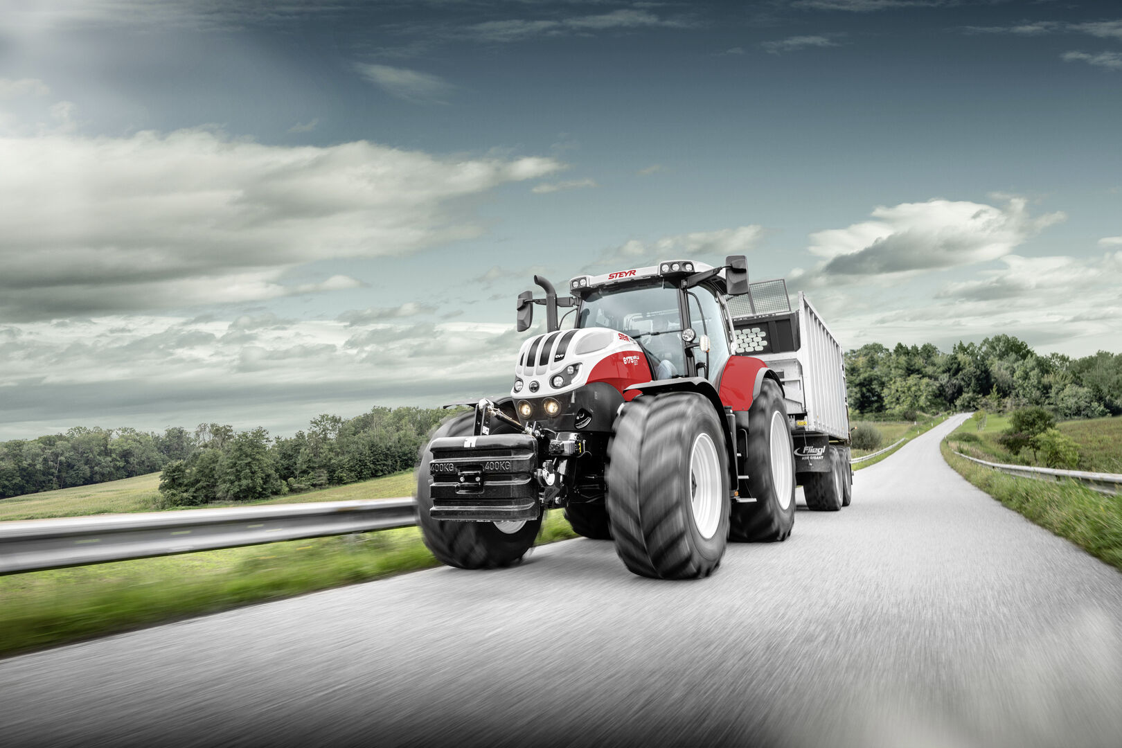 Steyr Traktor auf Straße