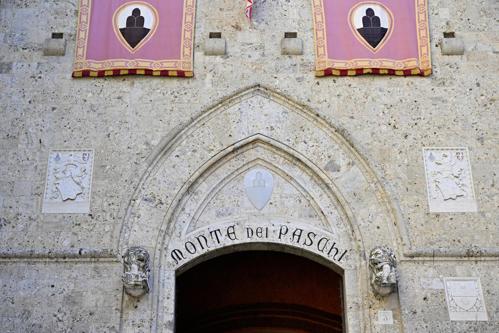 Haupteingang Banca Monte dei Paschi di Siena.