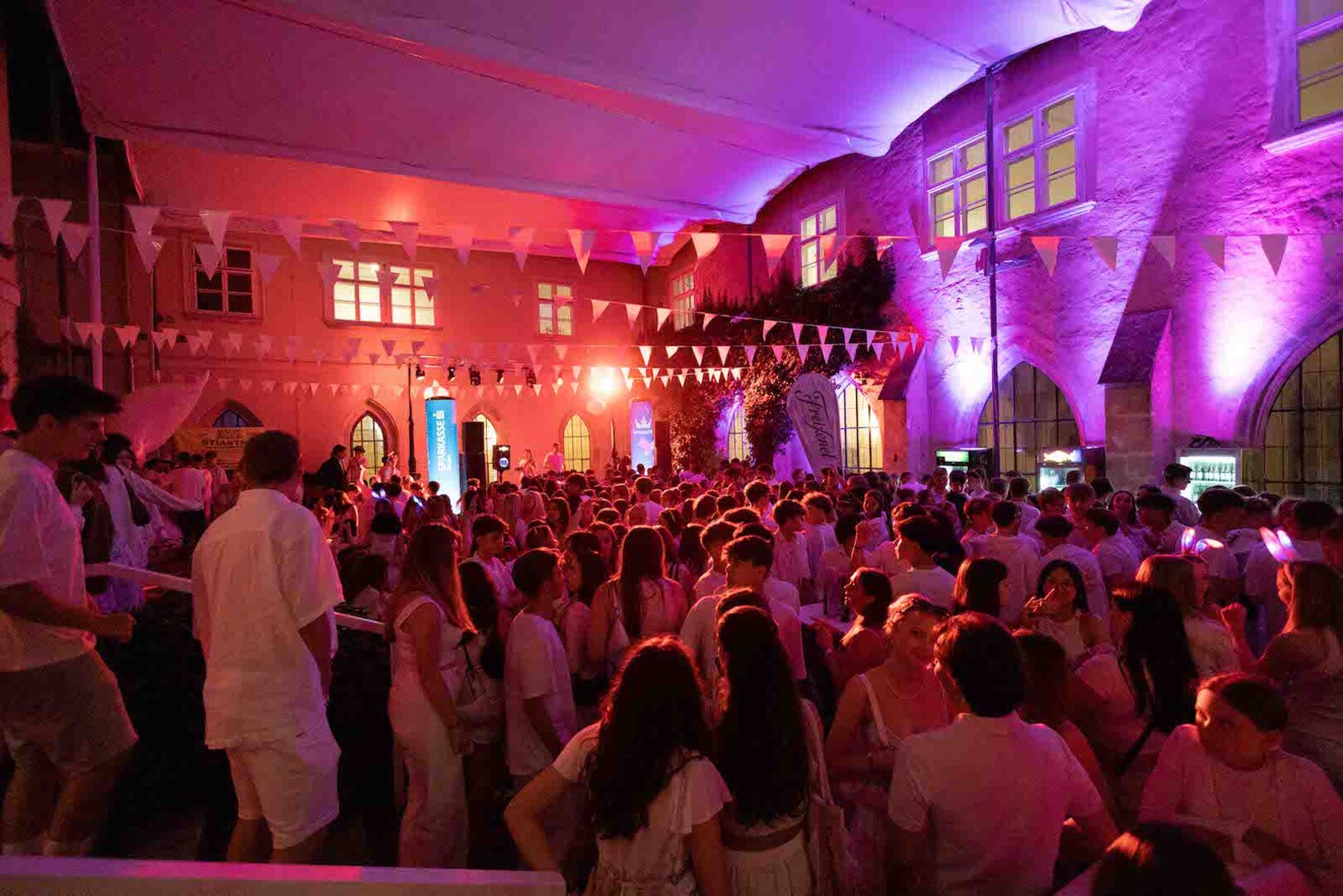 Baden in Weiss