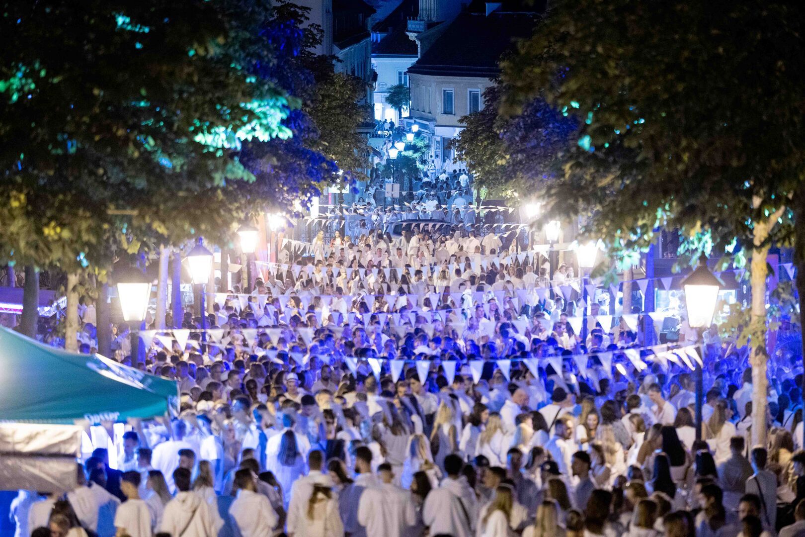 Baden in Weiss