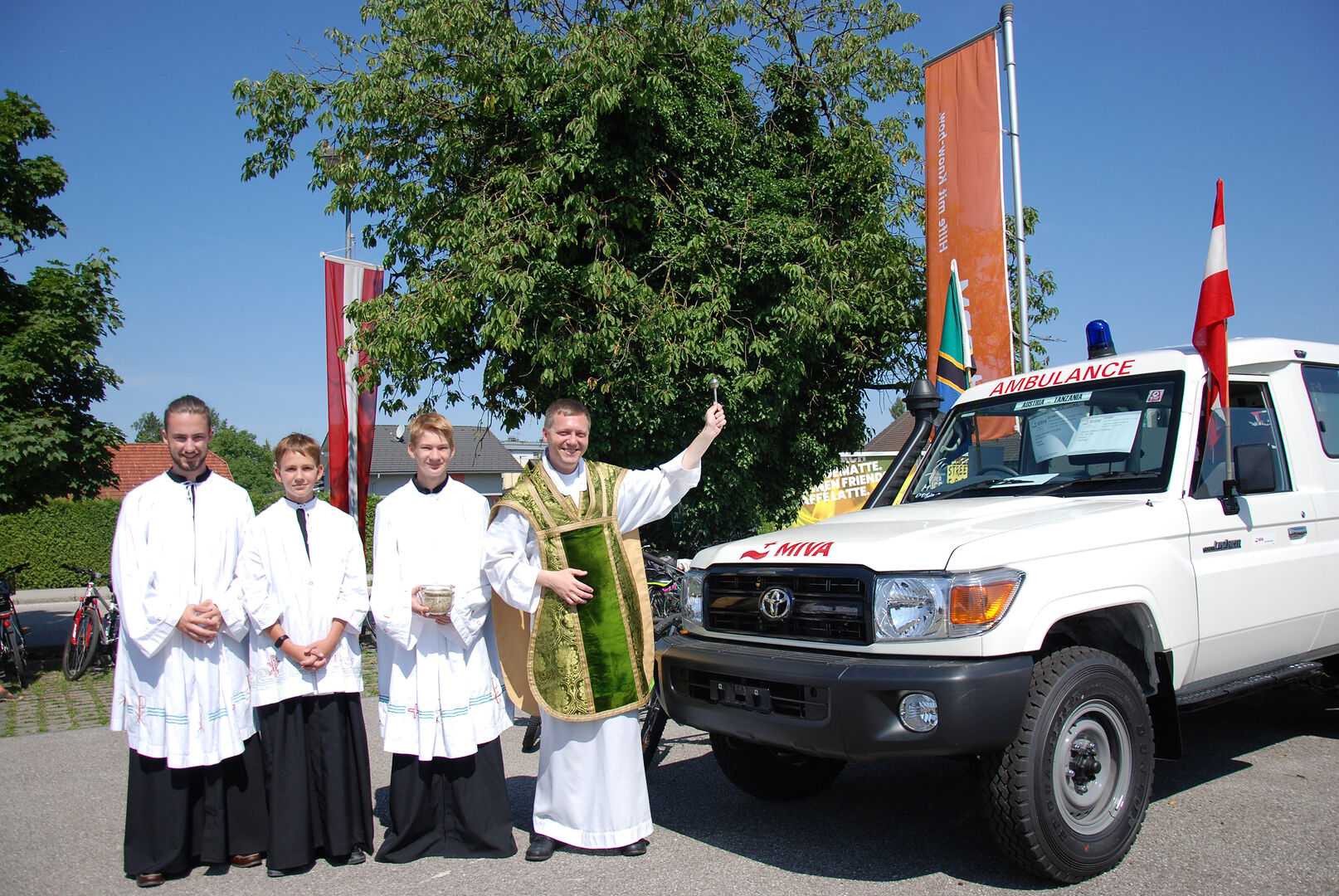 Fahrzeugsegnung mit Pater Elija Oberndorfer