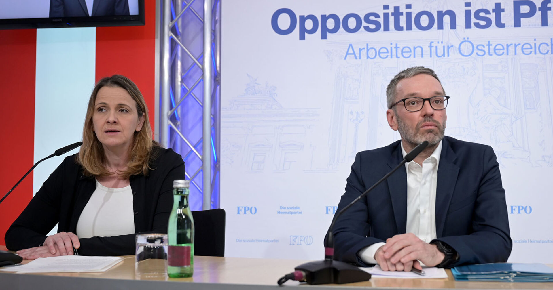 FPÖ-Chef Herbert Kickl und Gesundheitssprecherin Dagmar Belakowitsch im Rahmen einer Pressekonferenz.