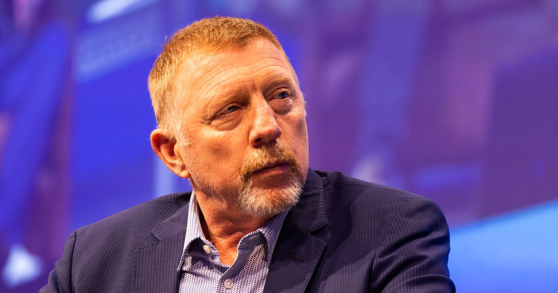 Boris Becker mit ernstem Gesichtausdruck
