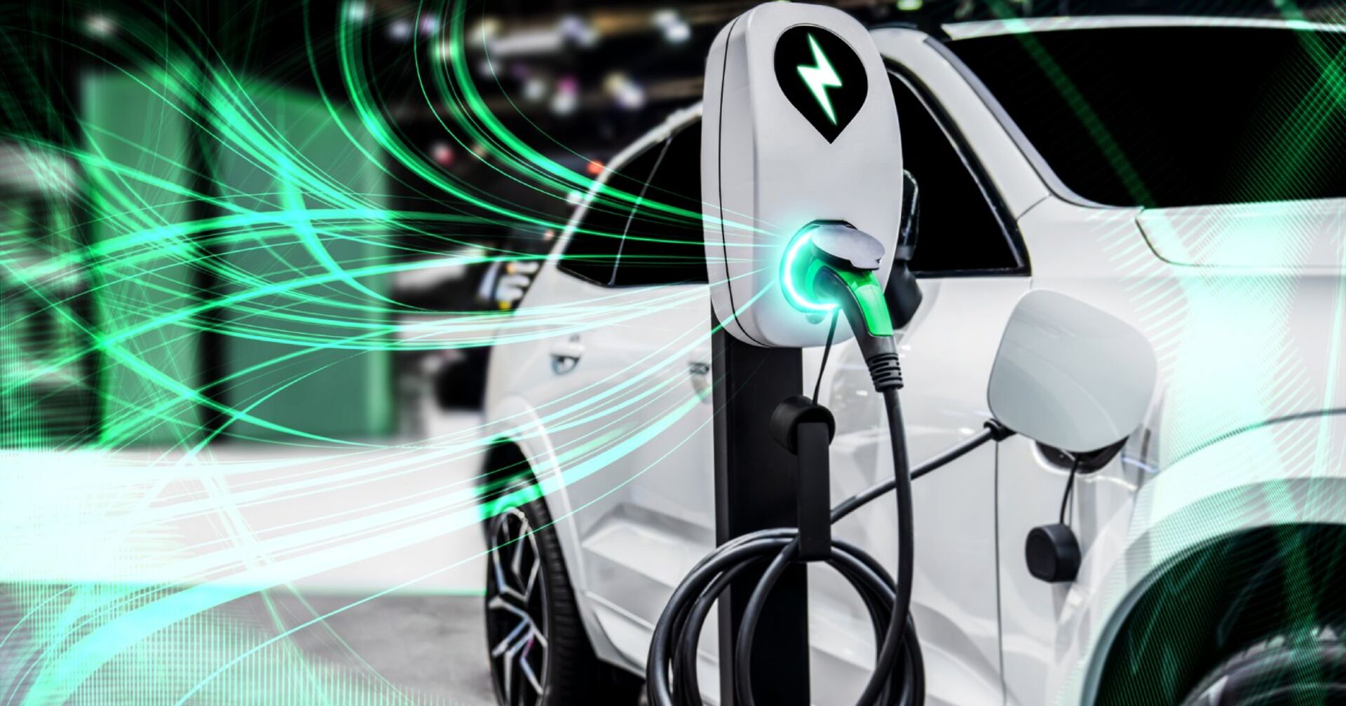 E-Auto an der Ladesäule | Credit: iStock.com/Blue Planet Studio