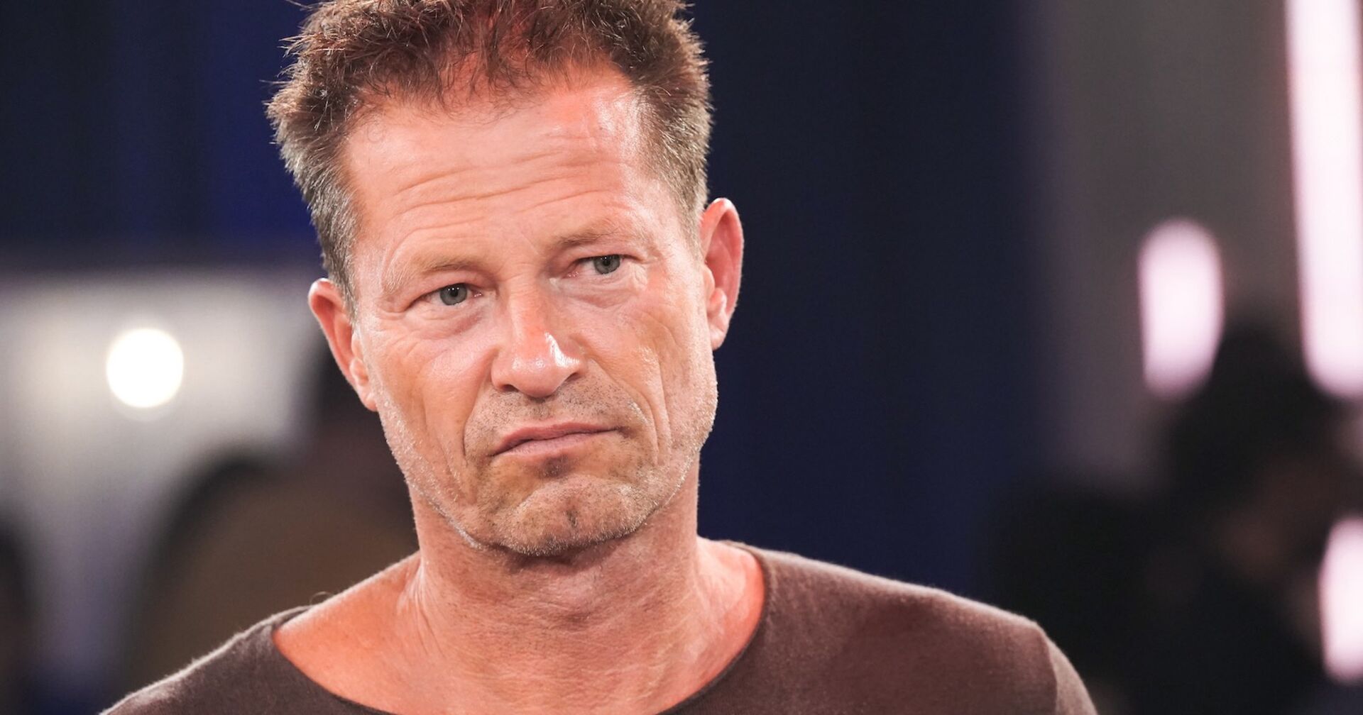 Til Schweiger mit einem genervten Gesichtsausdruck.