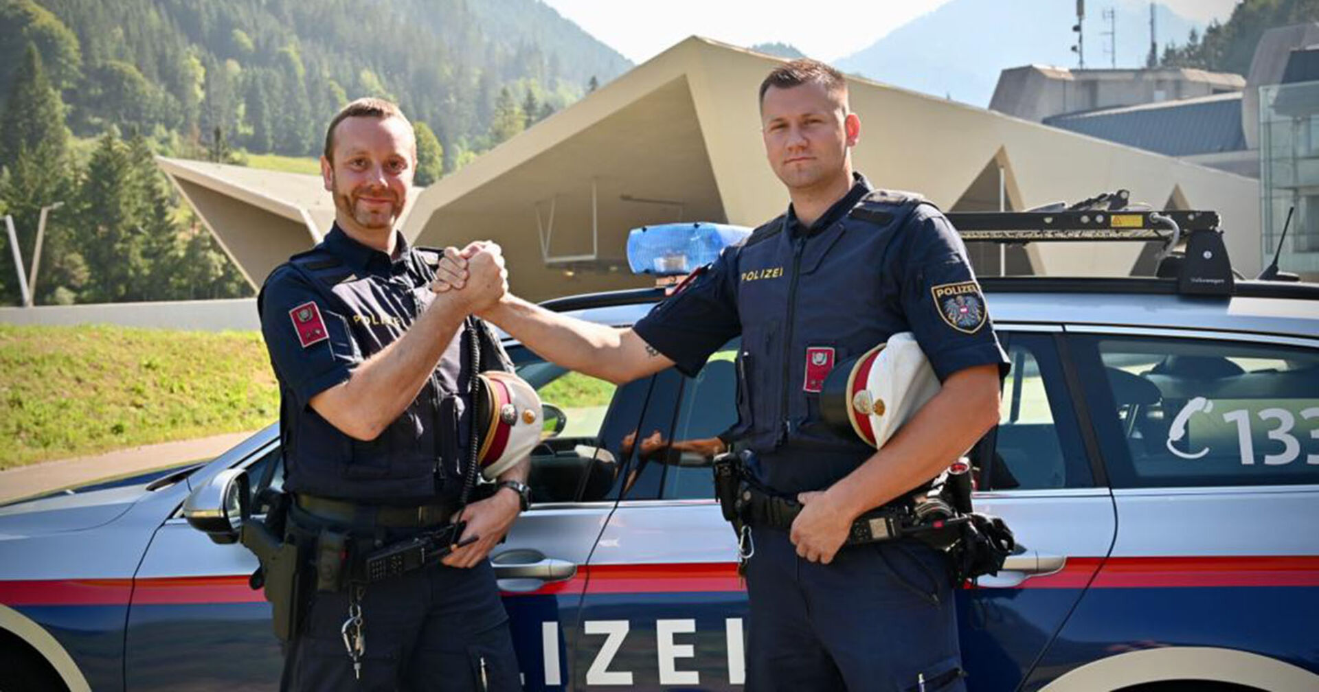 Revierinspektor Thomas Zinner und Revierinspektor Christian Pausch von der Polizeiinspektion Gleinalm