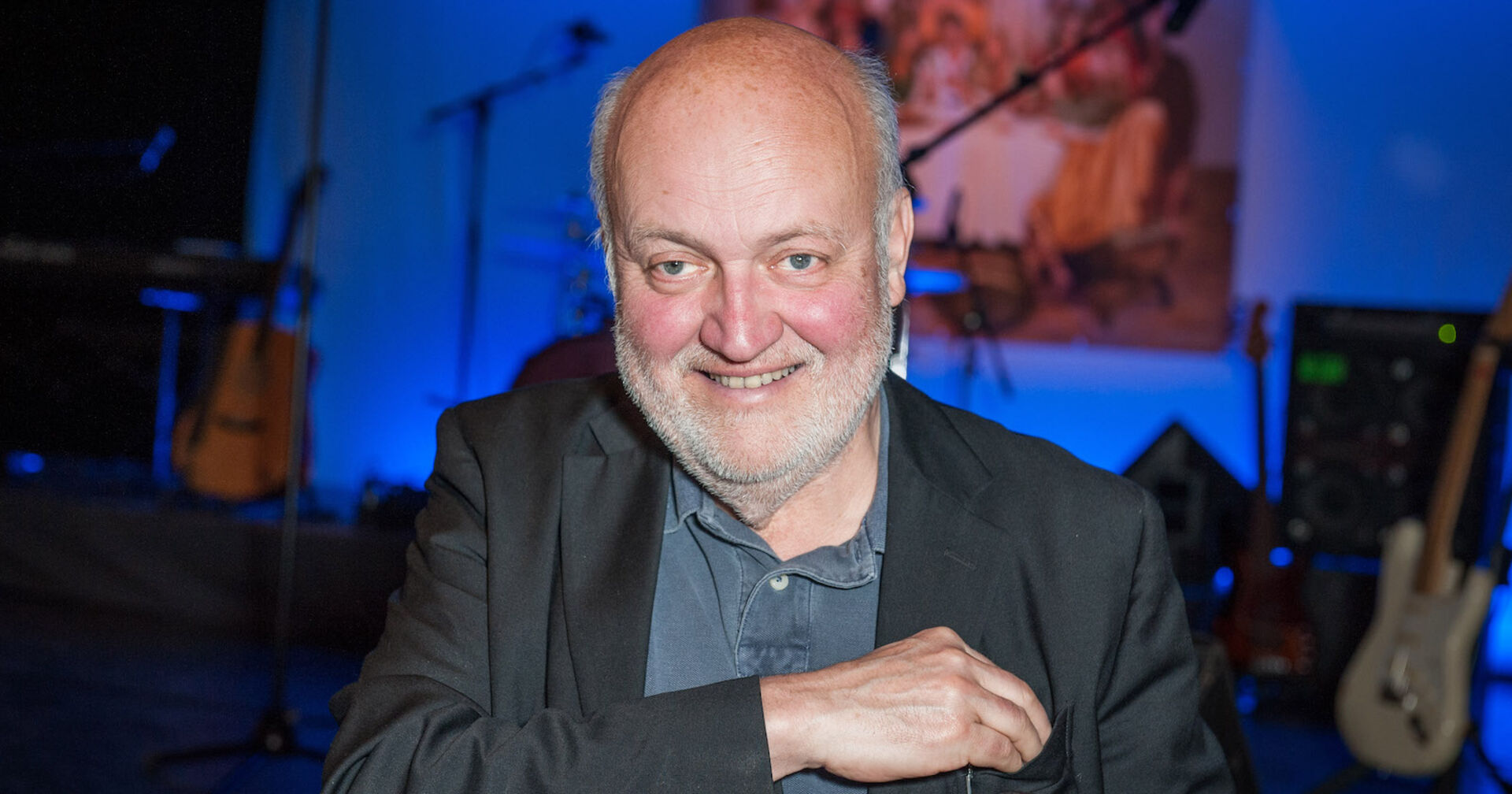 Bernhard Ludwig lachend in Großaufnahme