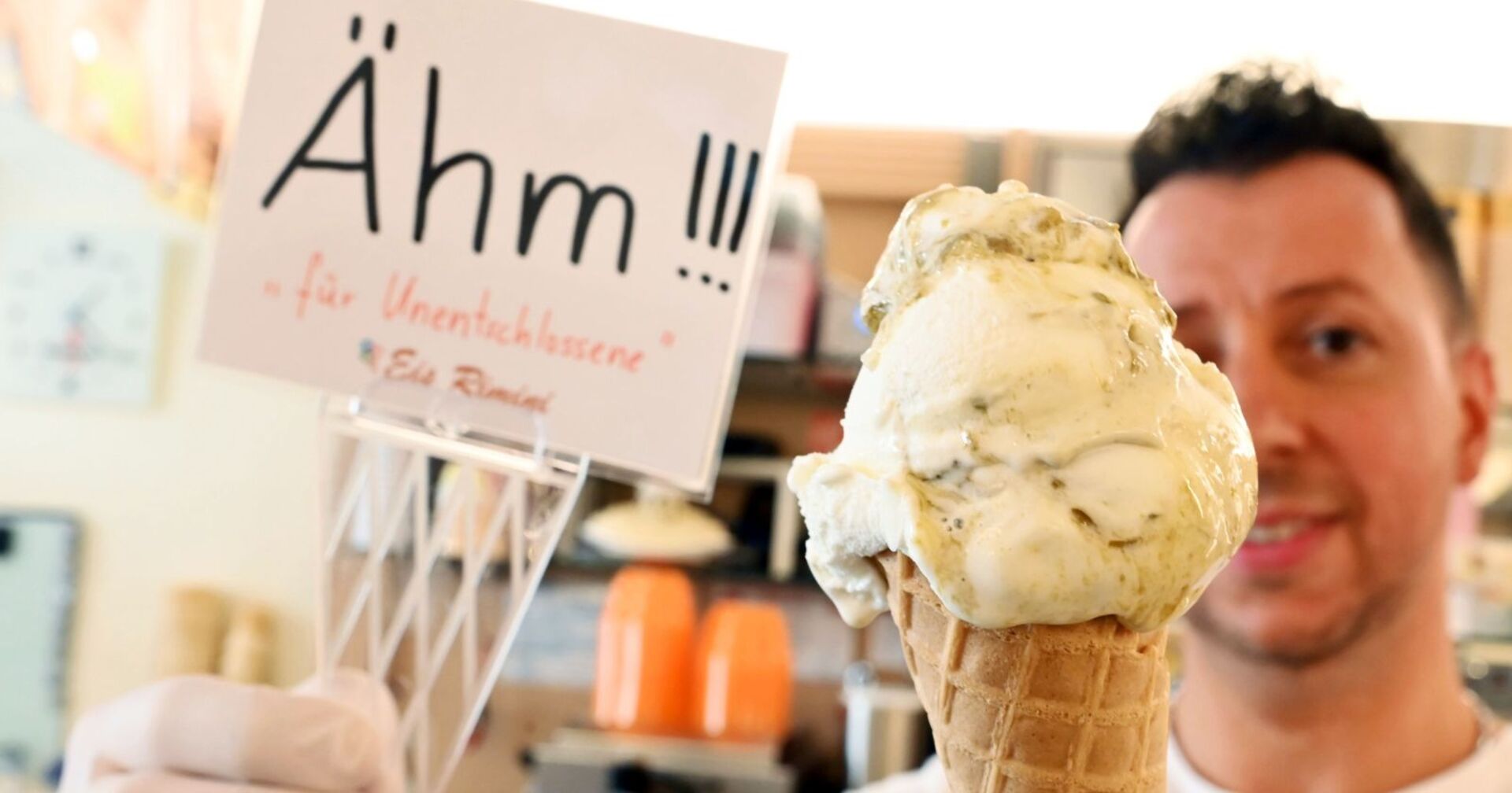 Alessandro Cimino mit seinem "Ähm"-Eis.
