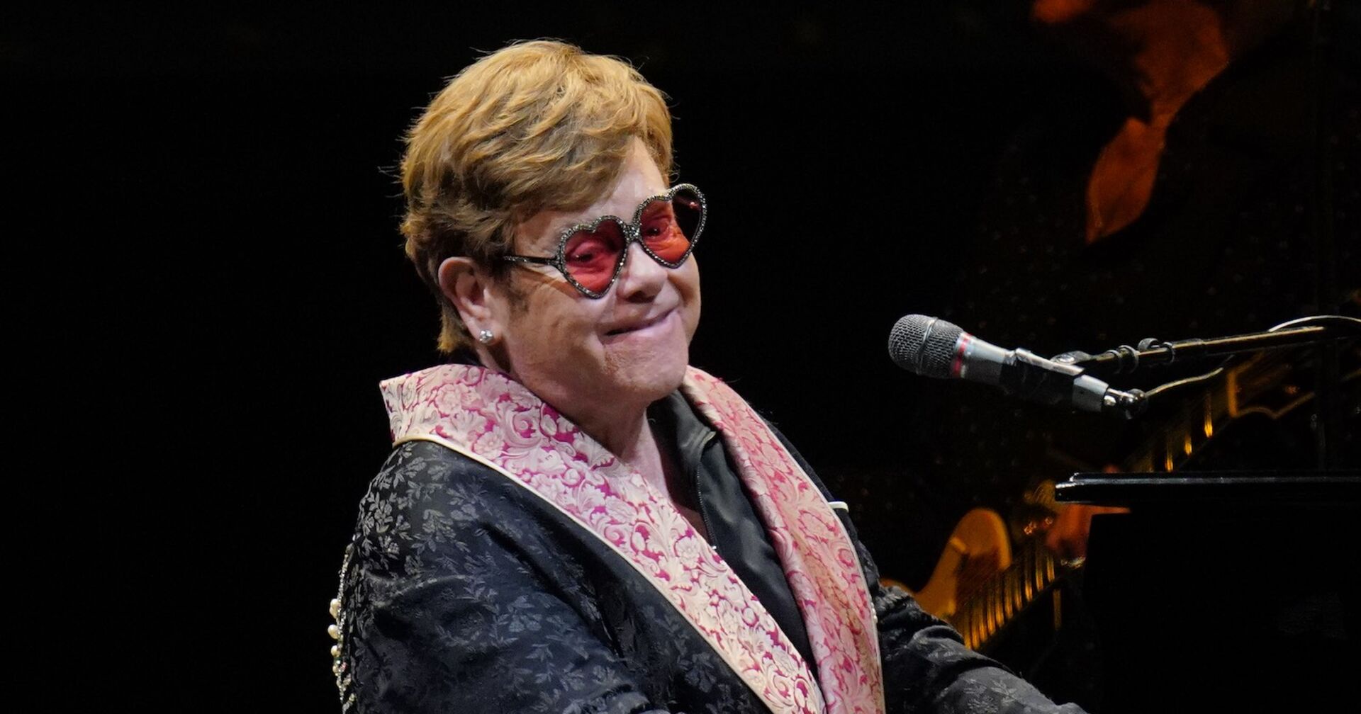 Elton John bei seiner Abschiedstournee am Klavier.
