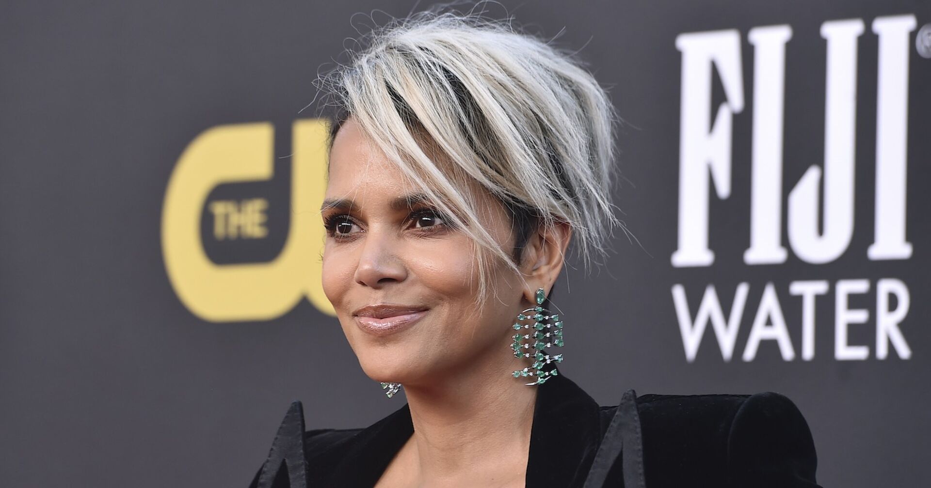 Halle Berry mit blonder Kurzhaarfrisur