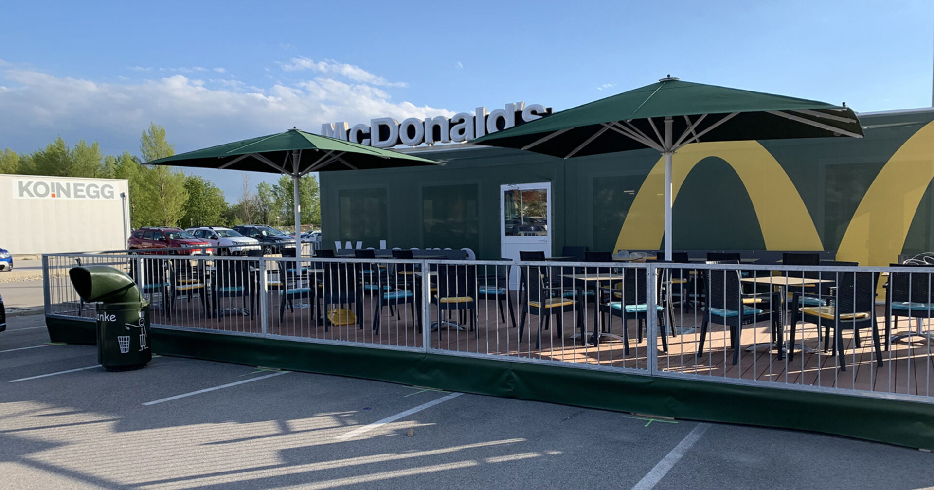 Das Pop-Up Restaurant bietet einen vollständigen Restaurantbereich, Take-Away, McDrive und hippes Container-Flair inklusive.