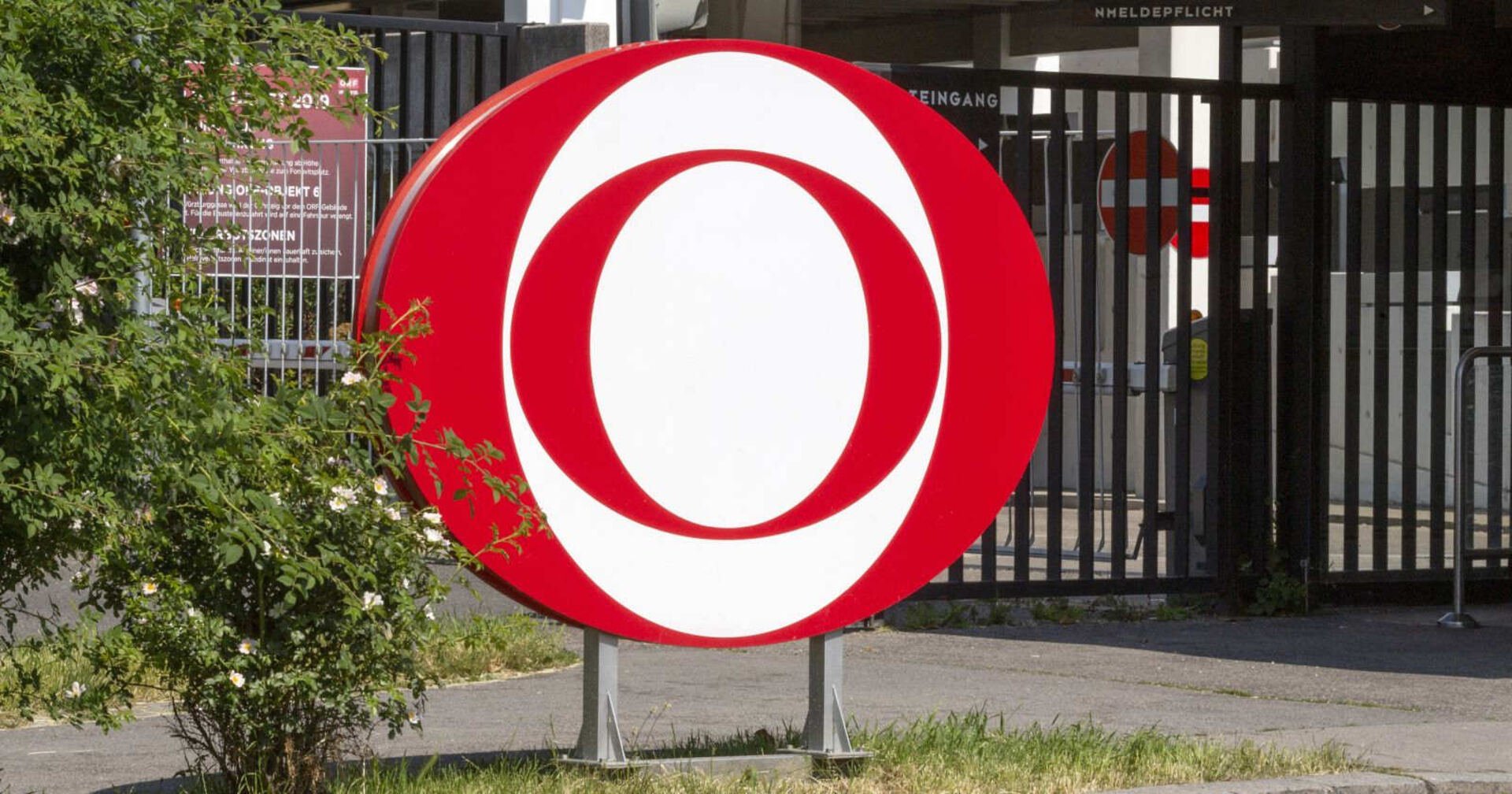 Das rot-weiße ORF Logo in Wien.