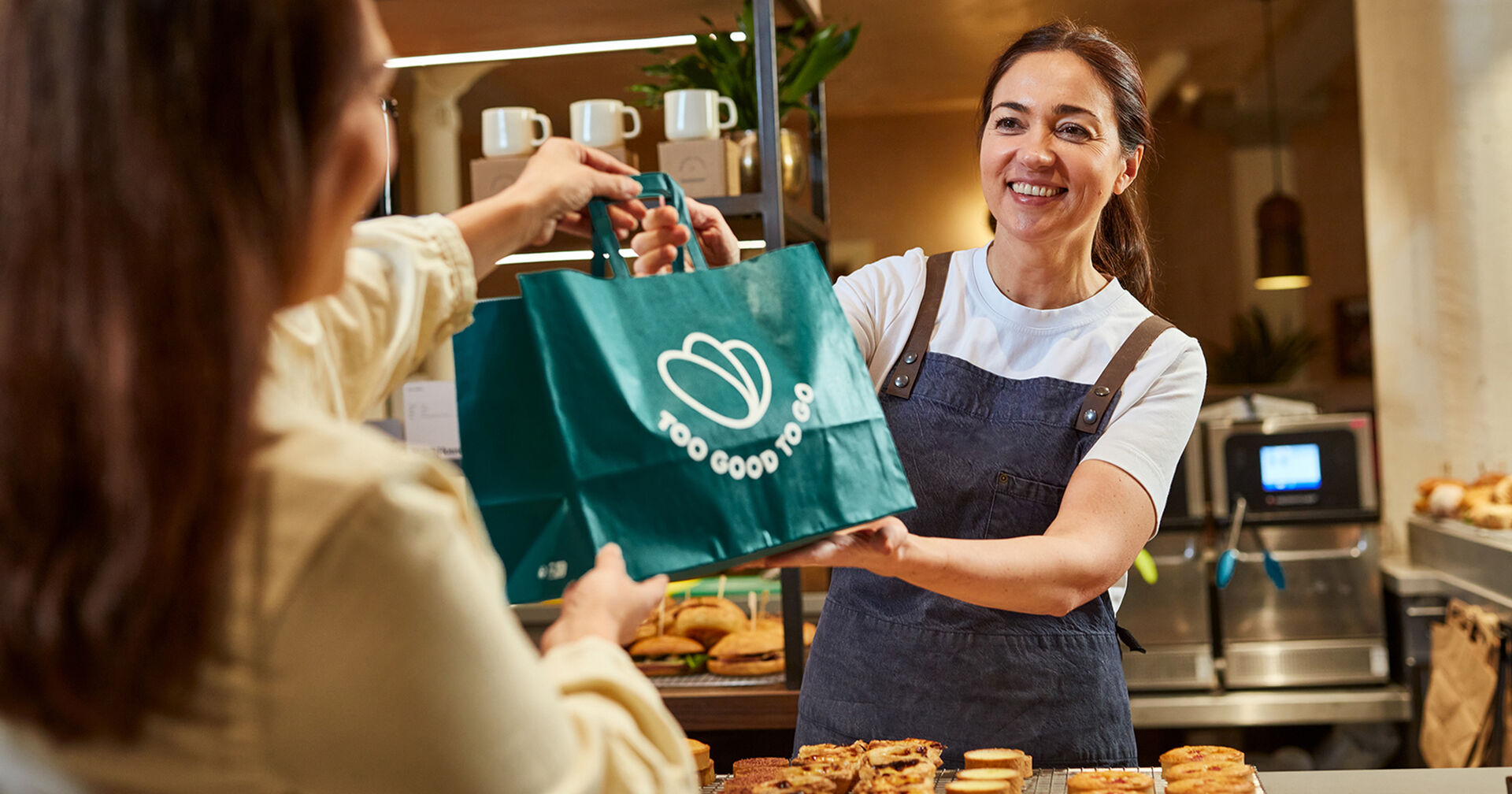 Mit Hilfe unserer App kannst du unverkaufte Lebensmittel von deinen Lieblingsgeschäften und -restaurants retten.