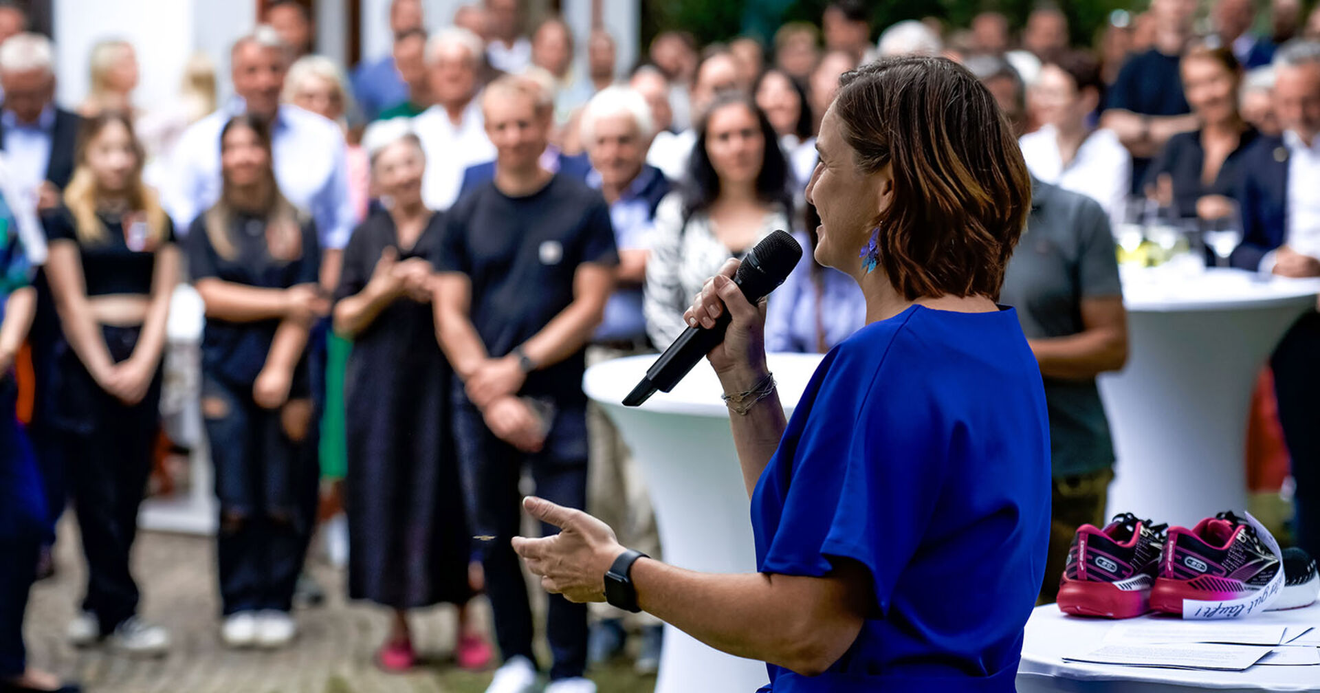 Agenturchefin Susanne Hartinger bei ihrer Rede zum 40. Firmenjubiläum