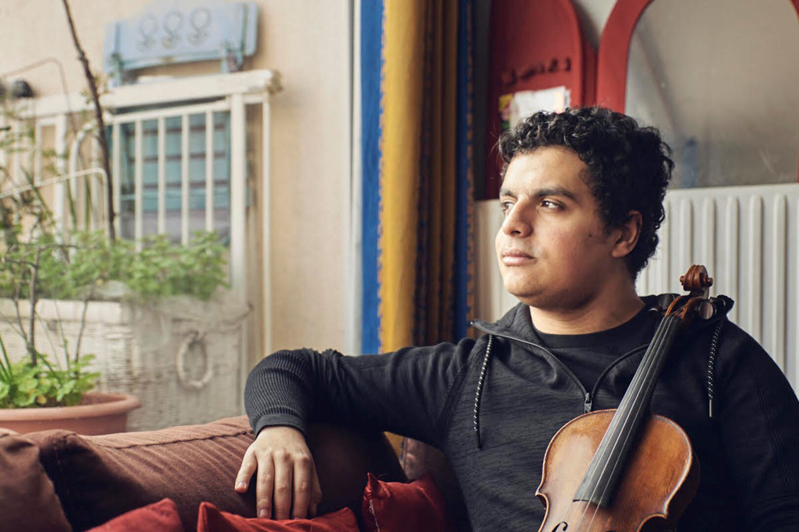 Mohamed Hiber ist Konzertmeister des West-Eastern Divan Orchestra unter der Leitung von Daniel Barenboim.