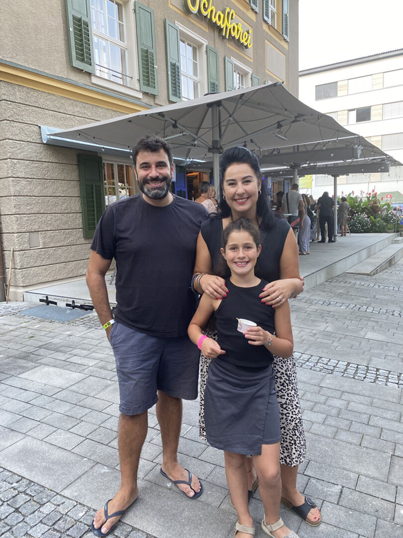 Serkan und Alexandra Akman mit Tochter