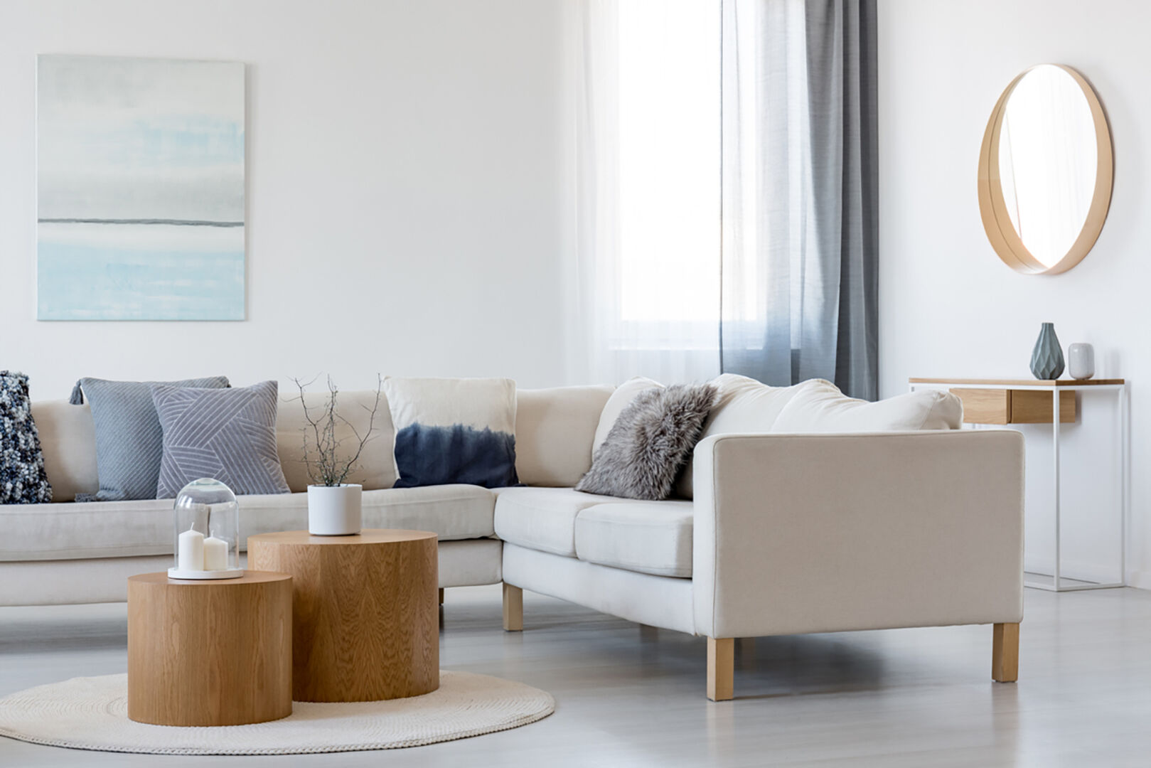 Wohnzimmer im Clean-Look | Credit: iStock.com/KatarzynaBialasiewicz